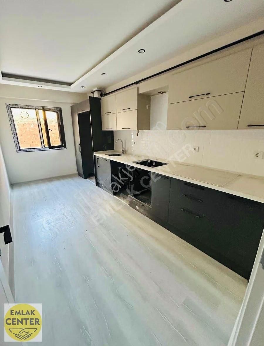 Muradiye Mah Satılık 3+1 Ebeveyn Banyolu Daire