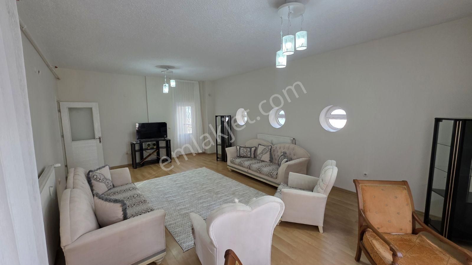 Bursa Merkezde Eşyalı Kiralık 4+1 Daire - Görsel 11