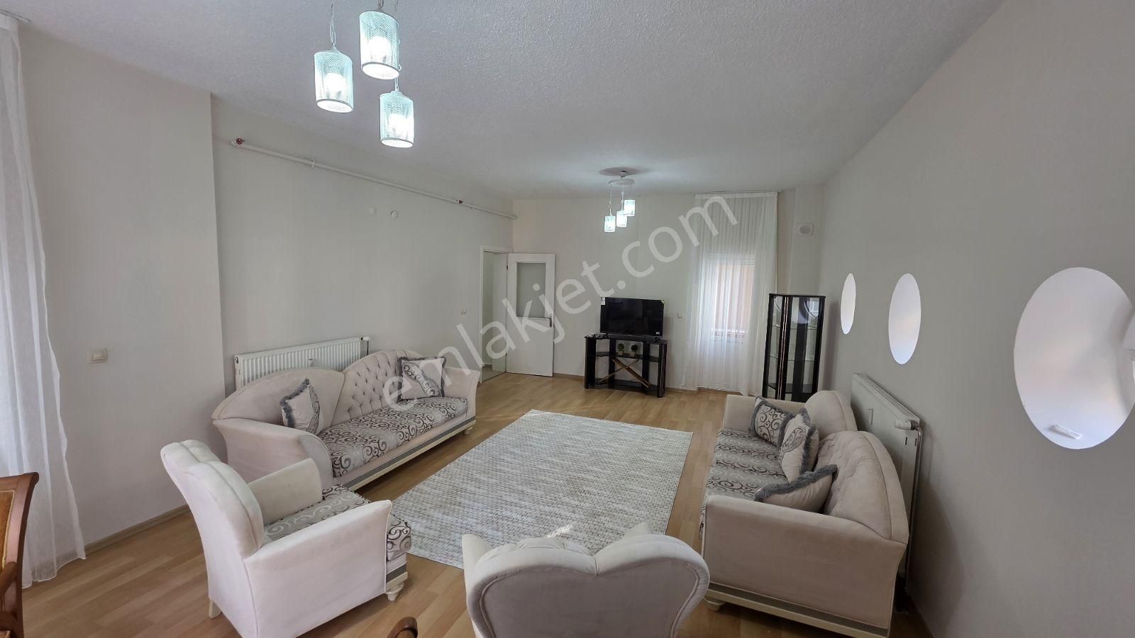 Bursa Merkezde Eşyalı Kiralık 4+1 Daire