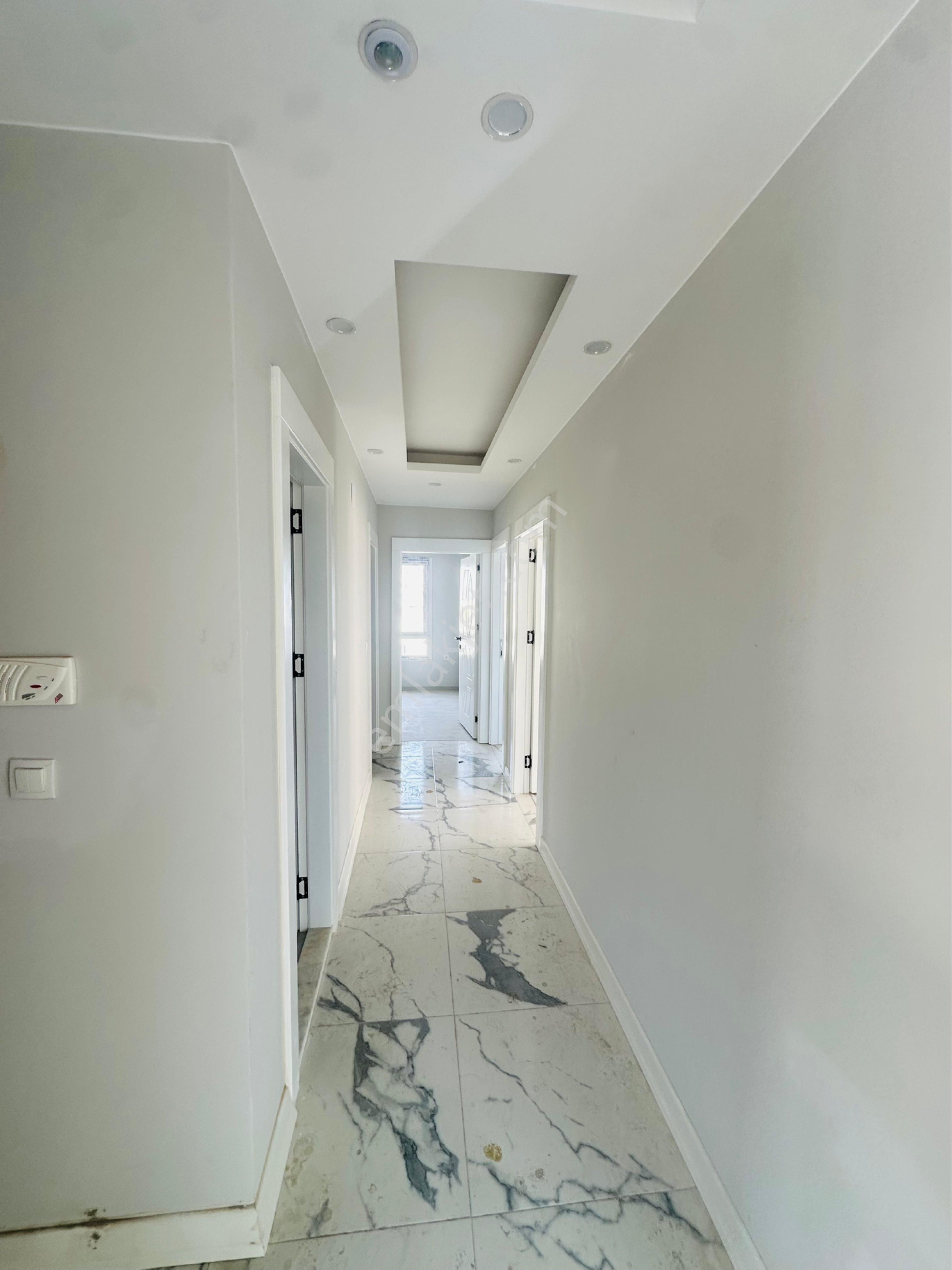 Aziz Emlak‘tan Yalın Ayakta Satılık Müstakil Beş Katlı - Görsel 4