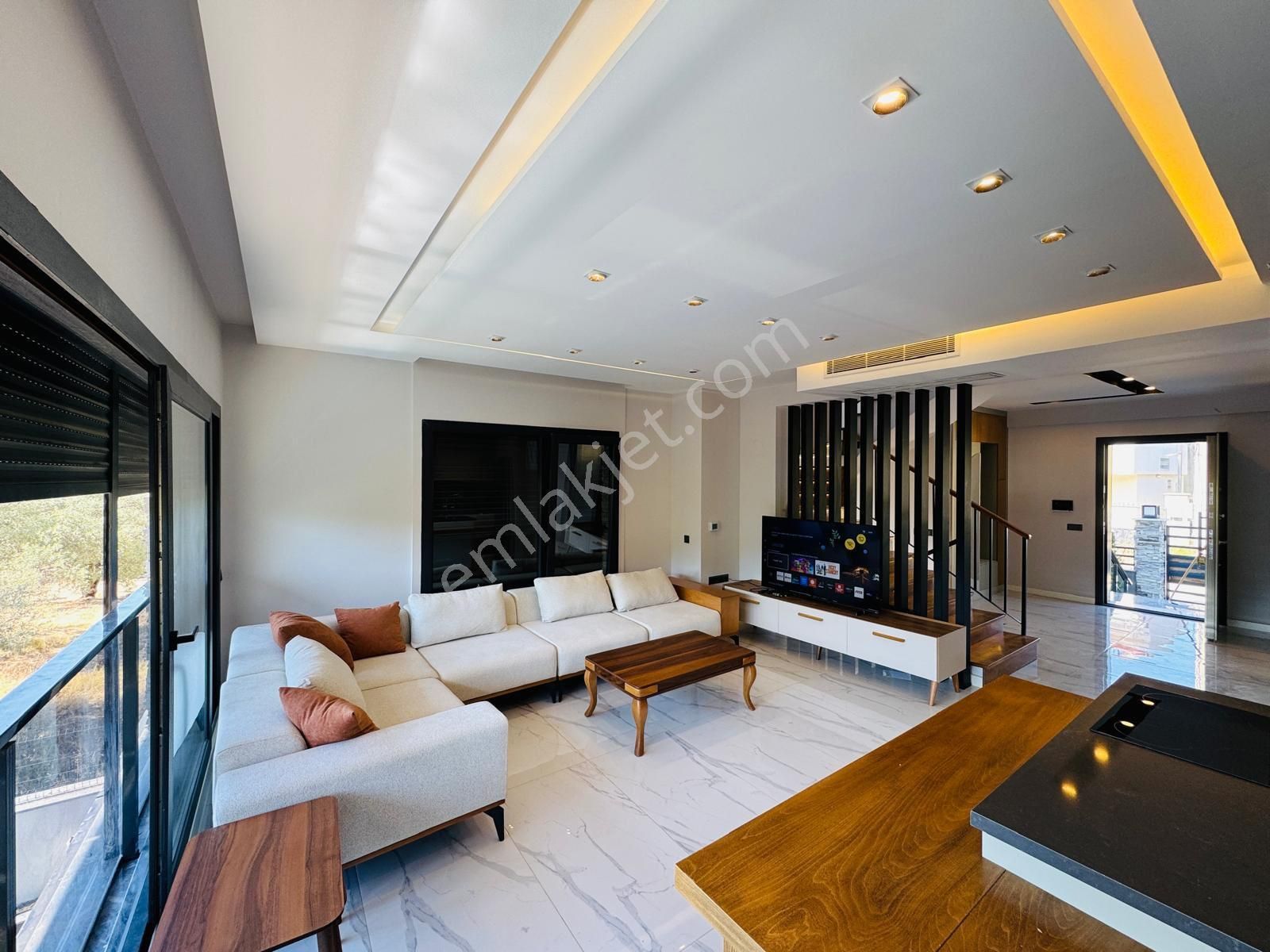 Kuşadası Davutlar Merkezde Siteden Bağımsız Tam Müstakil Satılık Villa - Görsel 4