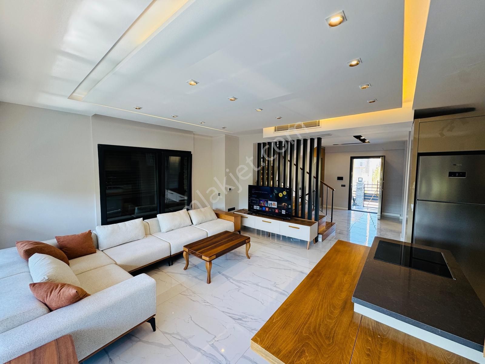 Kuşadası Davutlar Merkezde Siteden Bağımsız Tam Müstakil Satılık Villa - Görsel 6