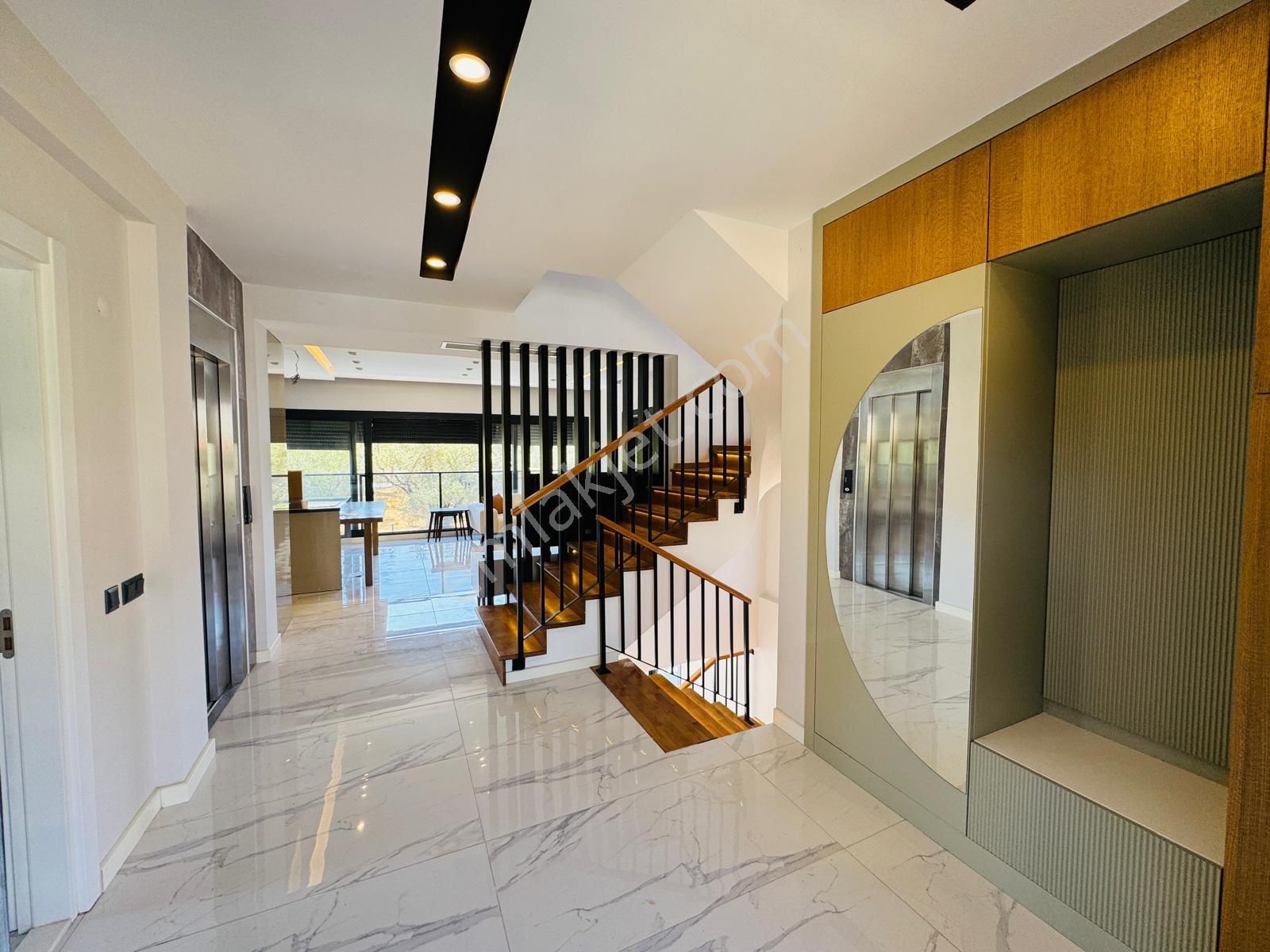 Kuşadası Davutlar Merkezde Siteden Bağımsız Tam Müstakil Satılık Villa - Görsel 7