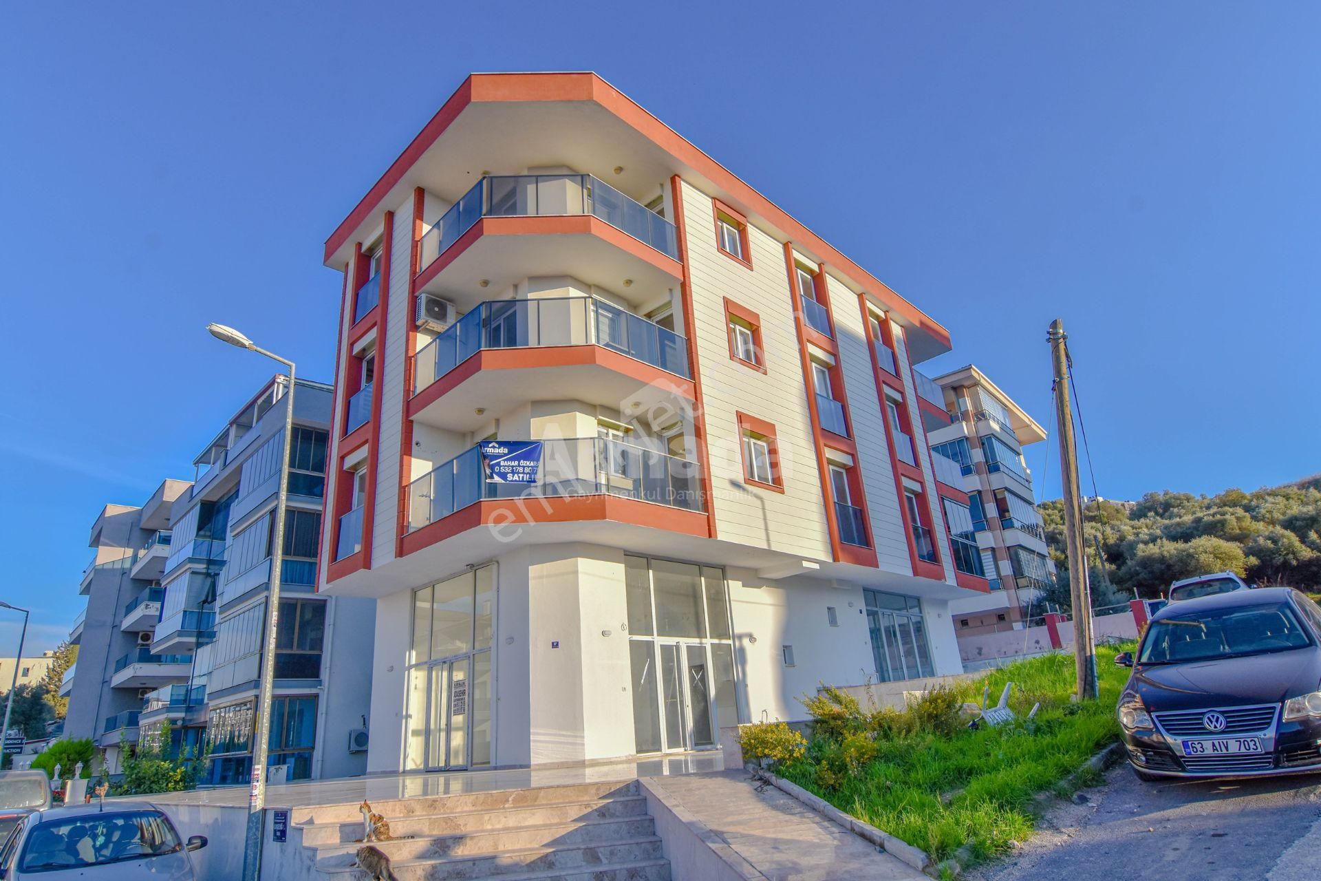 Kuşadası'nda Deniz Manzaralı Yeni Bina 2+1 Satılık Daire