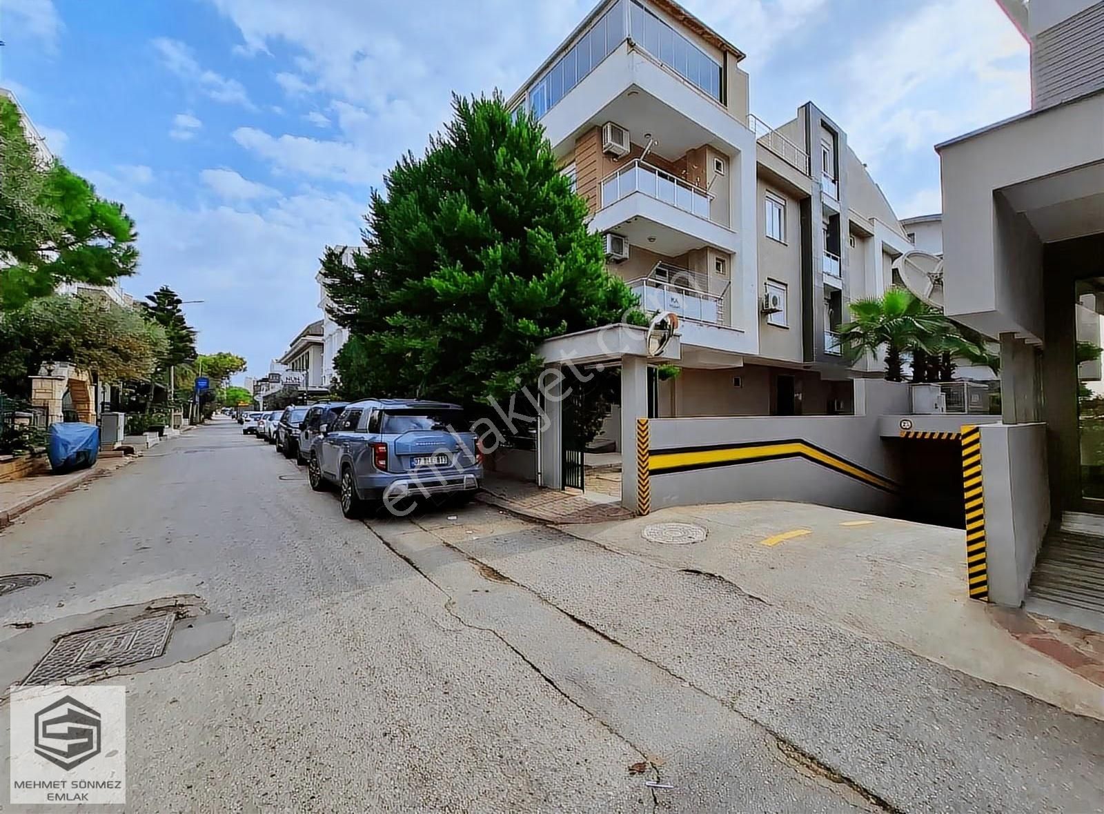 Çağlayan Barınaklarda Denize Yakın 4+1 Kiralık Ofis Katı