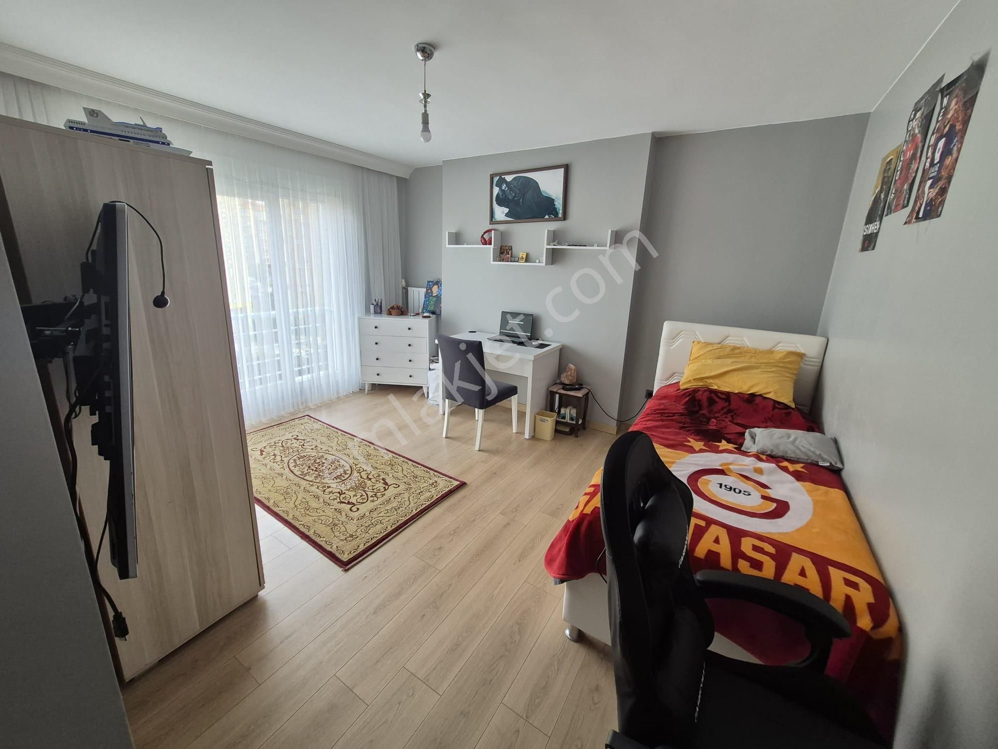 Büşra Gayrimenkulden Nezih Sitede Satılık Daire 3+1 Kat 3 Giyinme Odalı 150m2 - Görsel 6