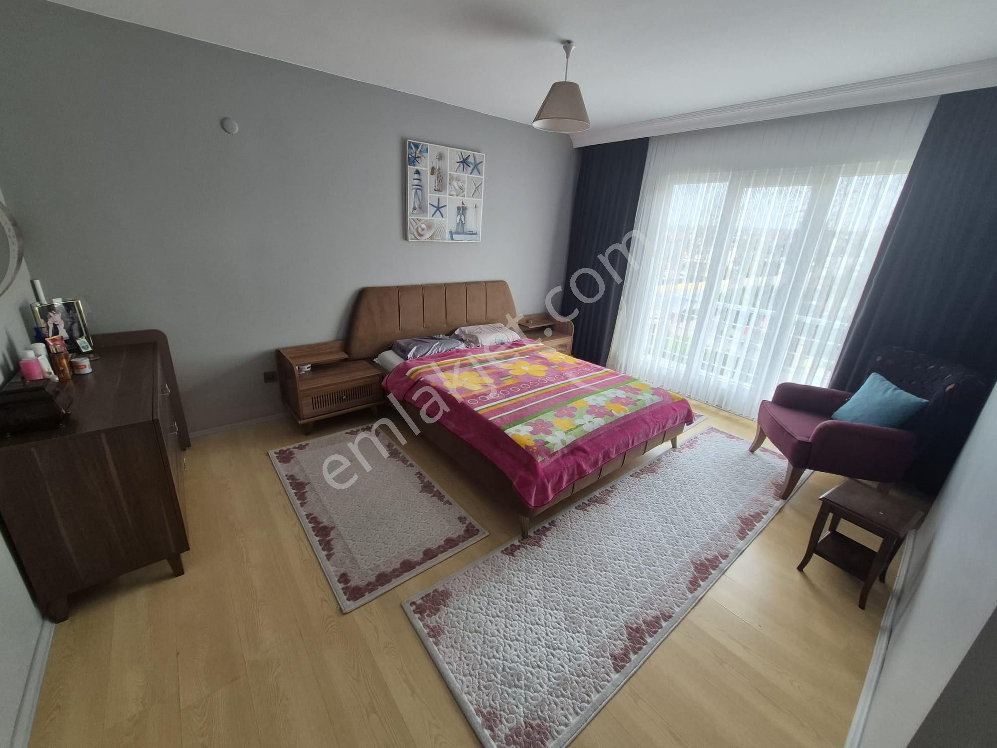 Büşra Gayrimenkulden Nezih Sitede Satılık Daire 3+1 Kat 3 Giyinme Odalı 150m2 - Görsel 8