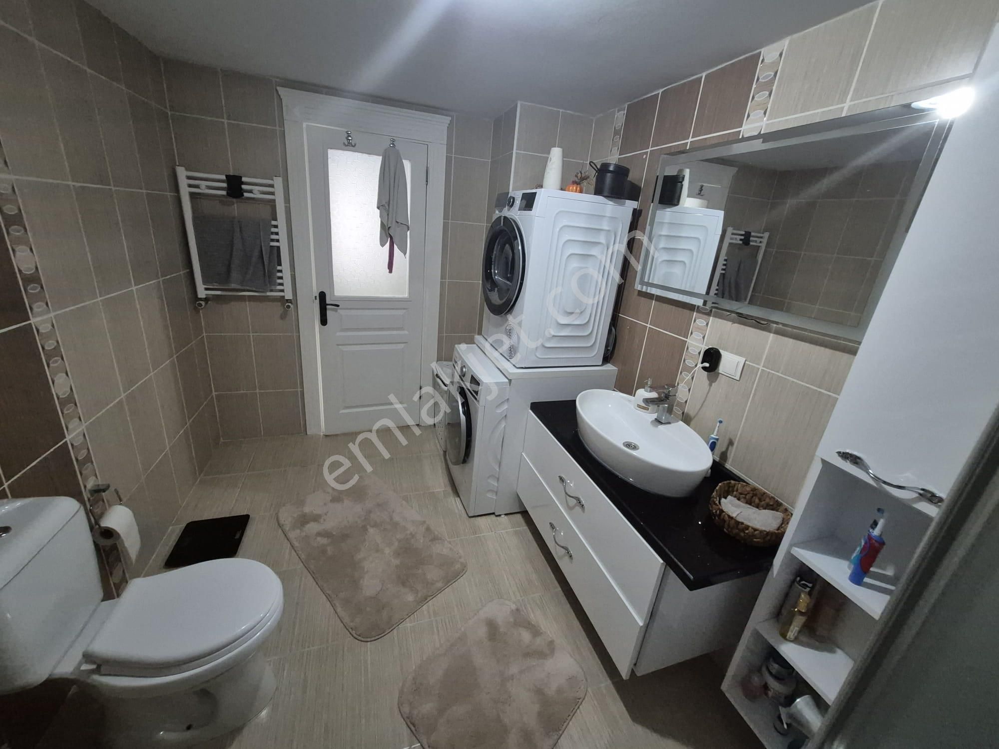 Büşra Gayrimenkulden Nezih Sitede Satılık Daire 3+1 Kat 3 Giyinme Odalı 150m2 - Görsel 7