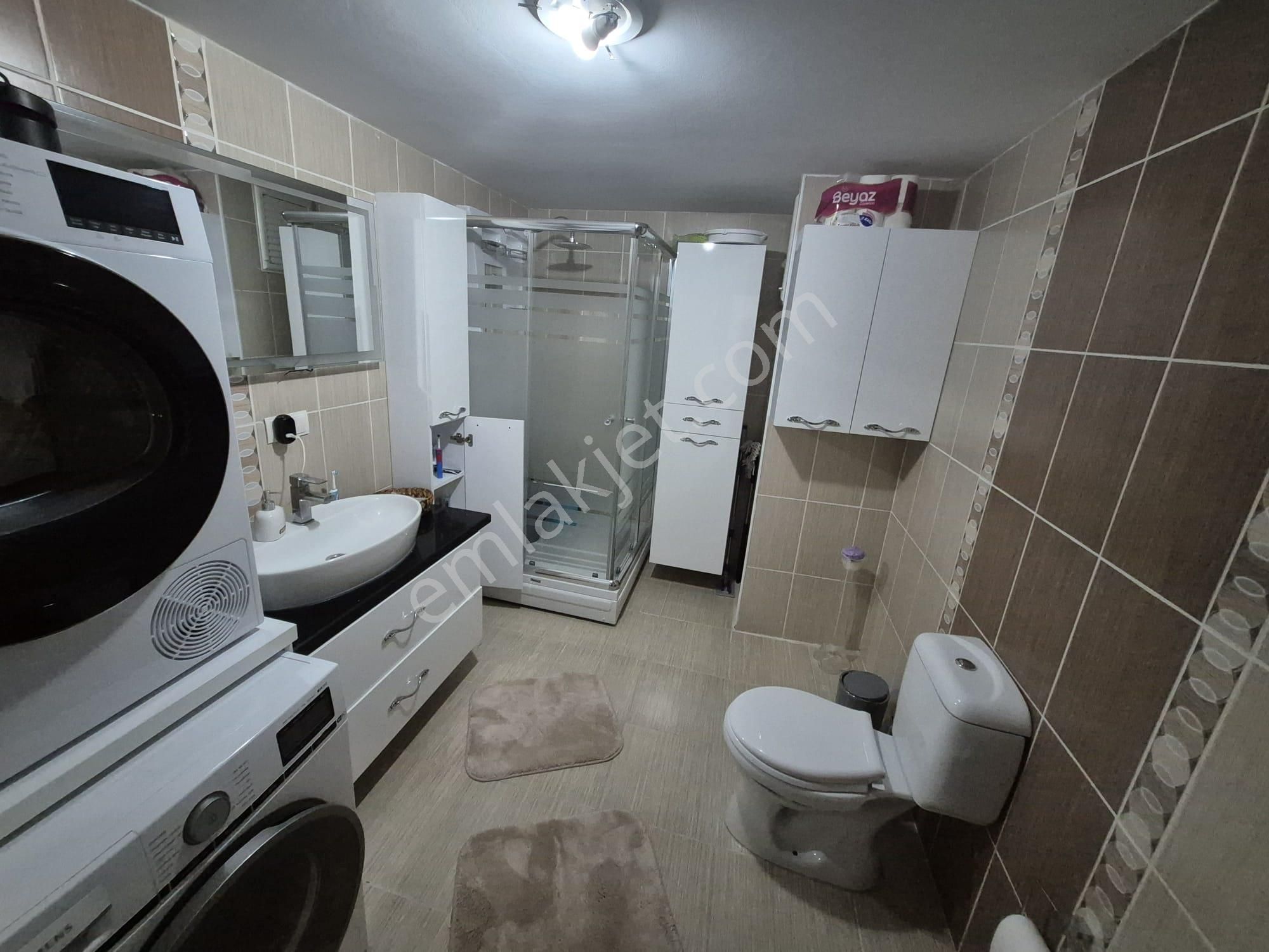 Büşra Gayrimenkulden Nezih Sitede Satılık Daire 3+1 Kat 3 Giyinme Odalı 150m2 - Görsel 11