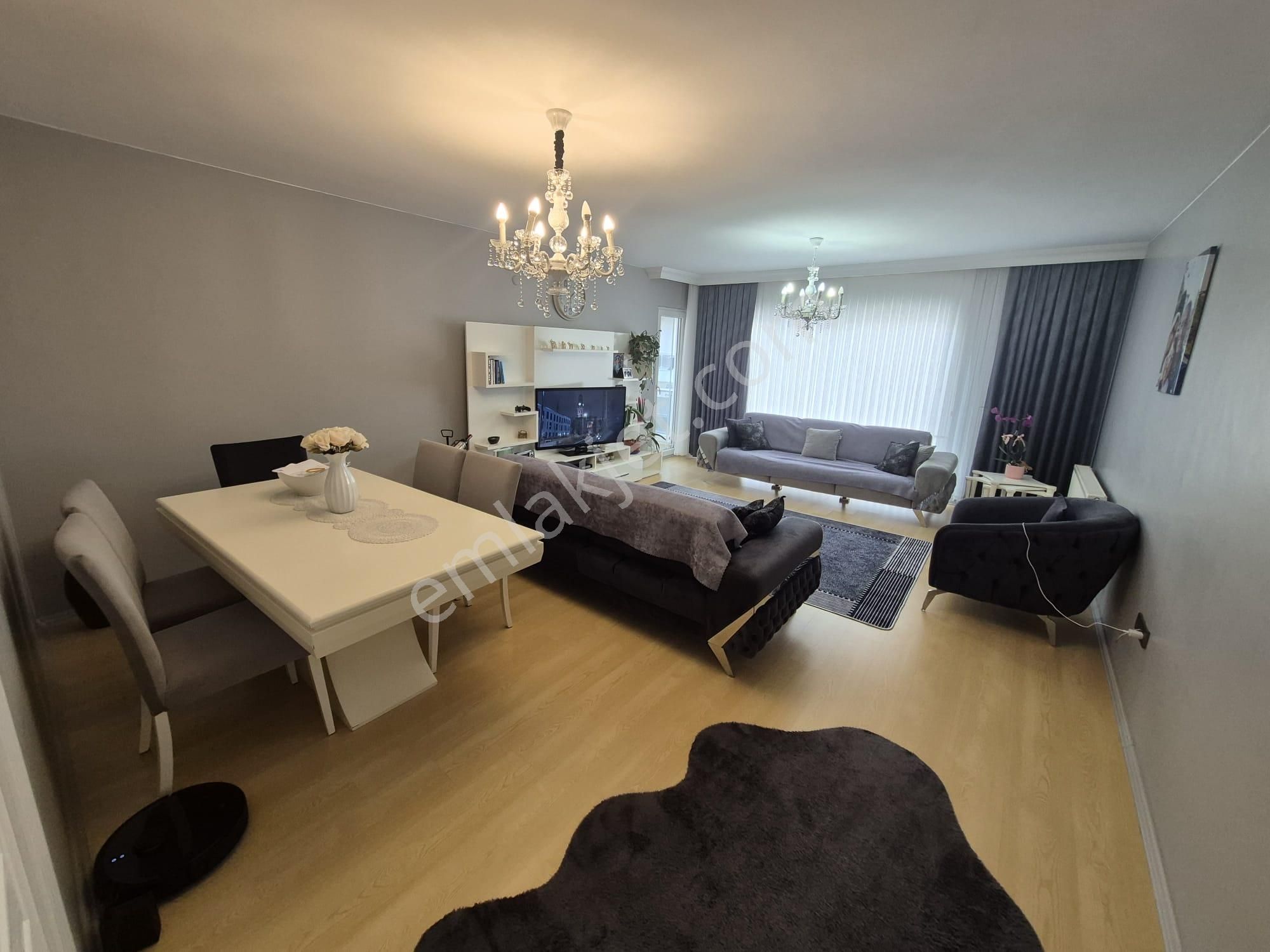 Büşra Gayrimenkulden Nezih Sitede Satılık Daire 3+1 Kat 3 Giyinme Odalı 150m2 - Görsel 4