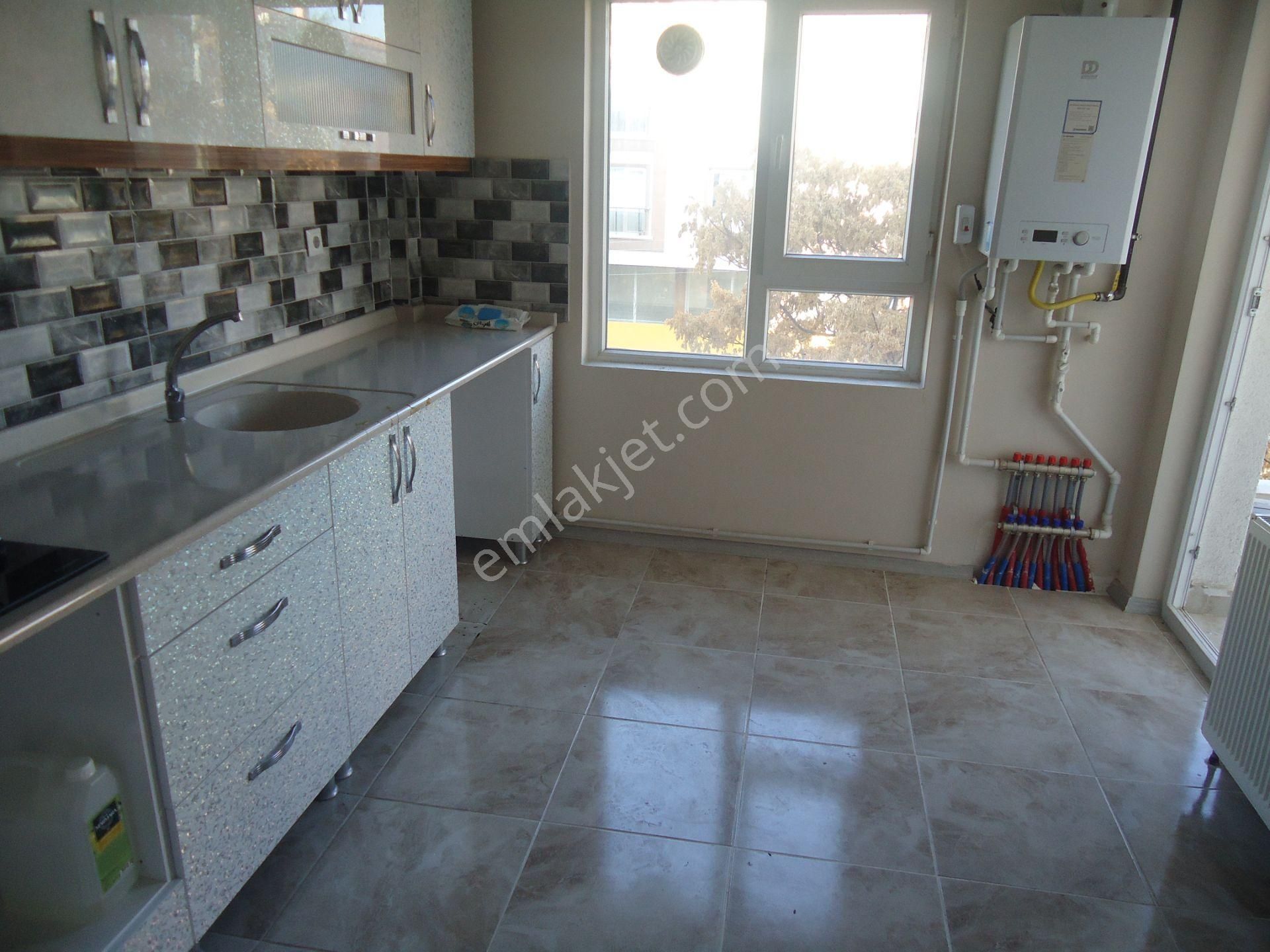Krc'den Şahintepe'de Merkezi Konumda Kiralık 3+1 Daire - Görsel 11