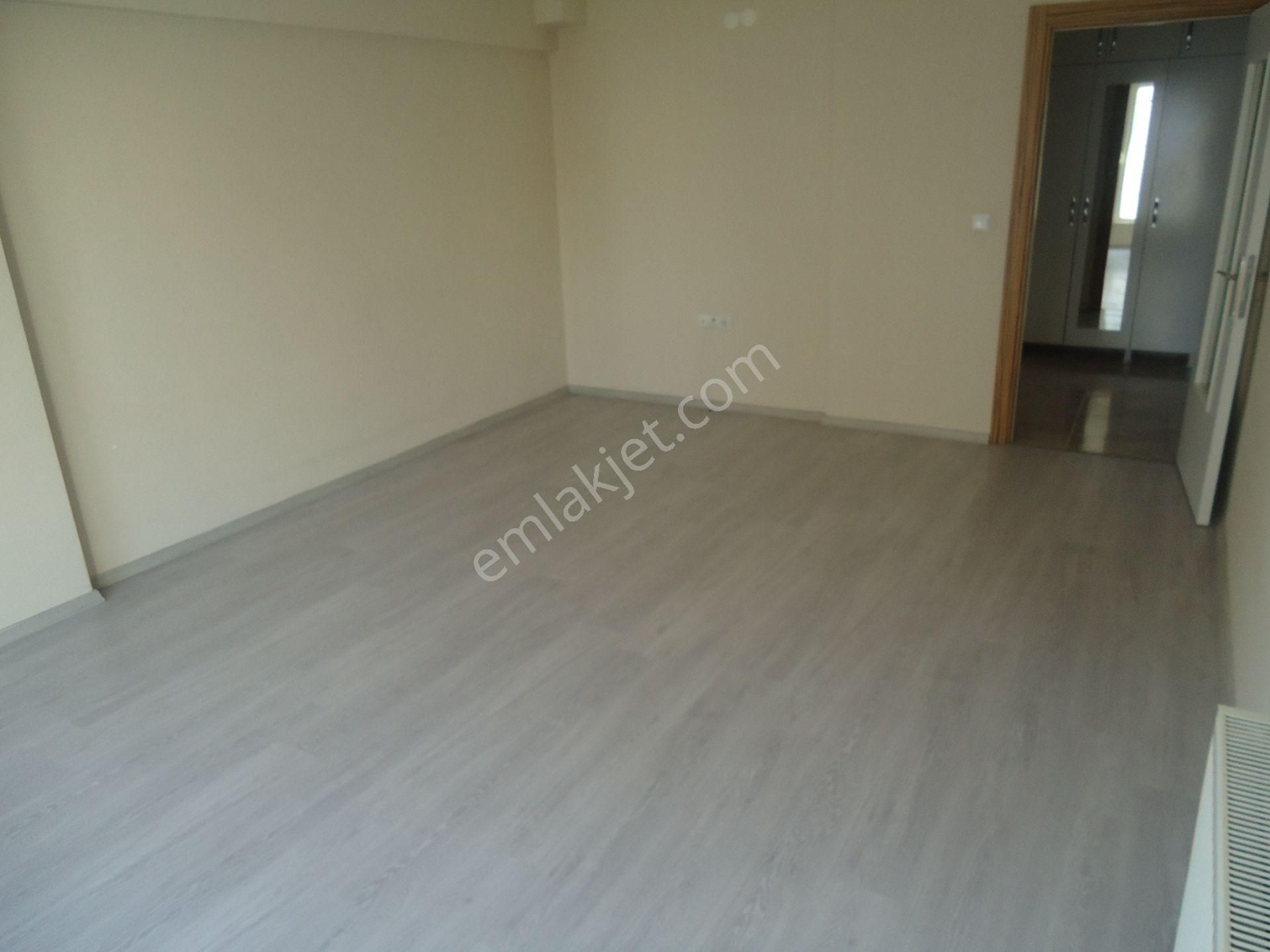 Krc'den Şahintepe'de Merkezi Konumda Kiralık 3+1 Daire - Görsel 9