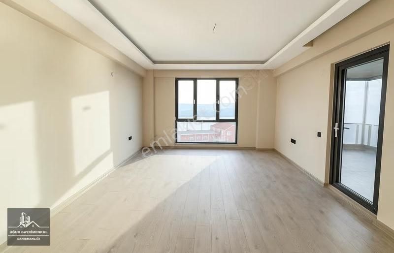 Uğur Gayrimenkul'den Panoramik Manzaralı Kiralık 3+1 Daire