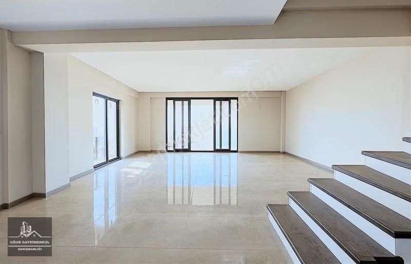 Uğur Gayrimenkul'den Manastır'da Manzaralı Tripleks Villa - Görsel 14