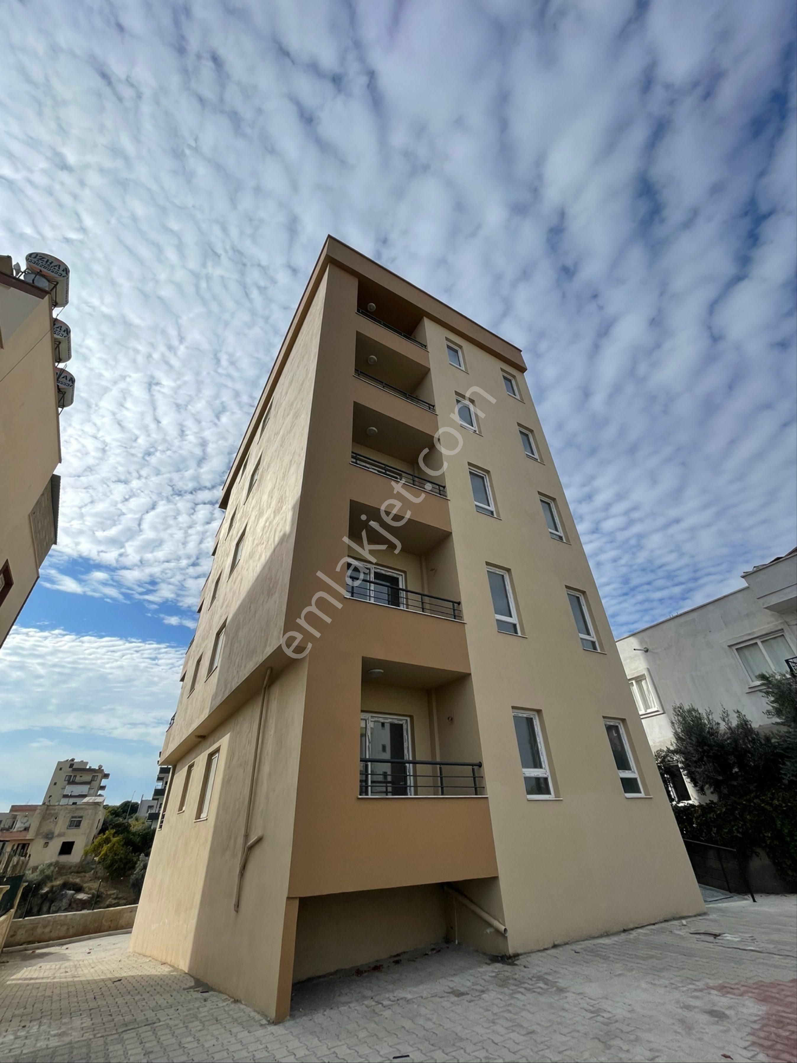 Aziz Emlaktan Yalınayakta Acil Satılık Komplr Bina