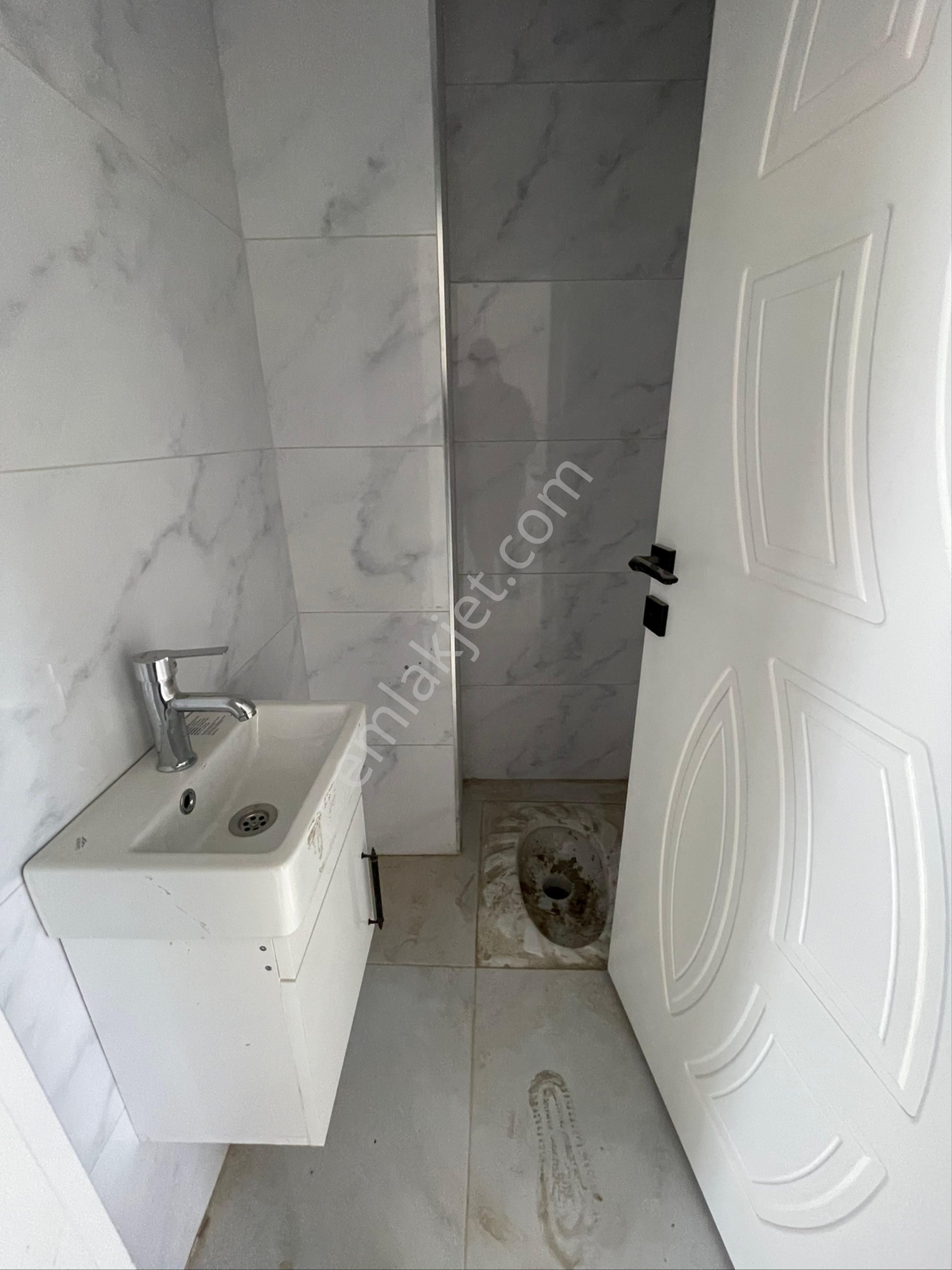 Aziz Emlaktan Yalınayakta Acil Satılık Komplr Bina - Görsel 14