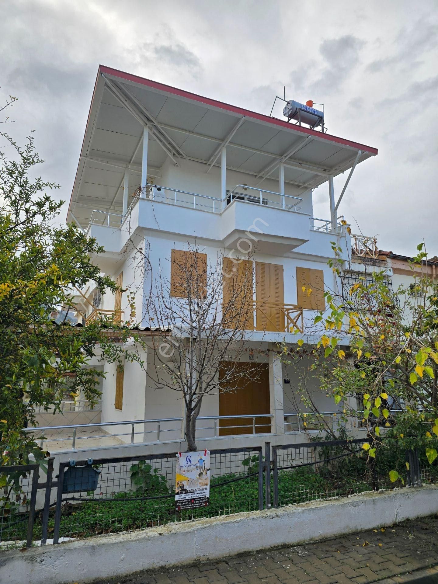 Güzelçamlı’da Plaja Yakın, Havuzlu Site İçinde 4+1 Triplex Villa