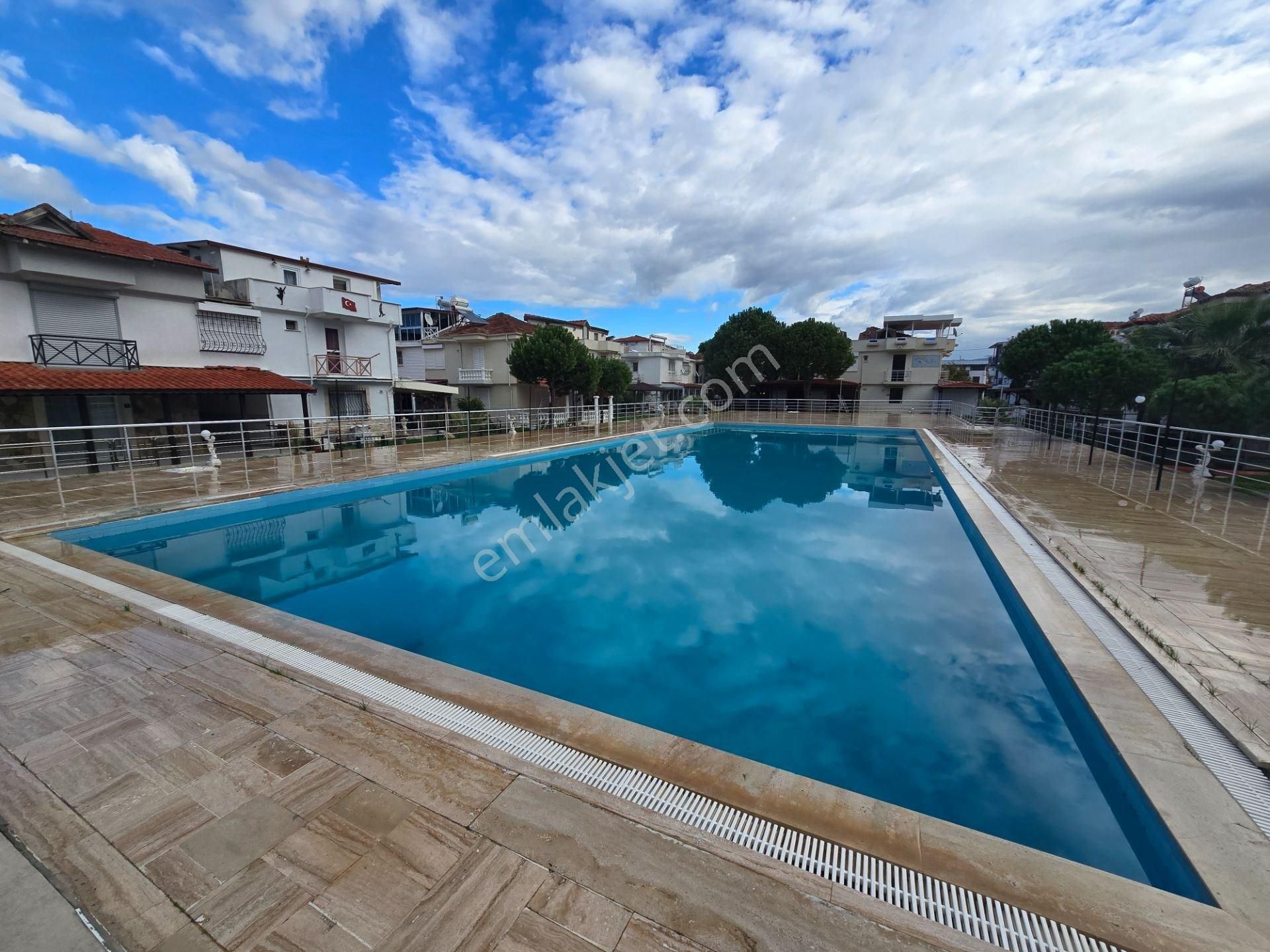 Güzelçamlı’da Plaja Yakın, Havuzlu Site İçinde 4+1 Triplex Villa - Görsel 2