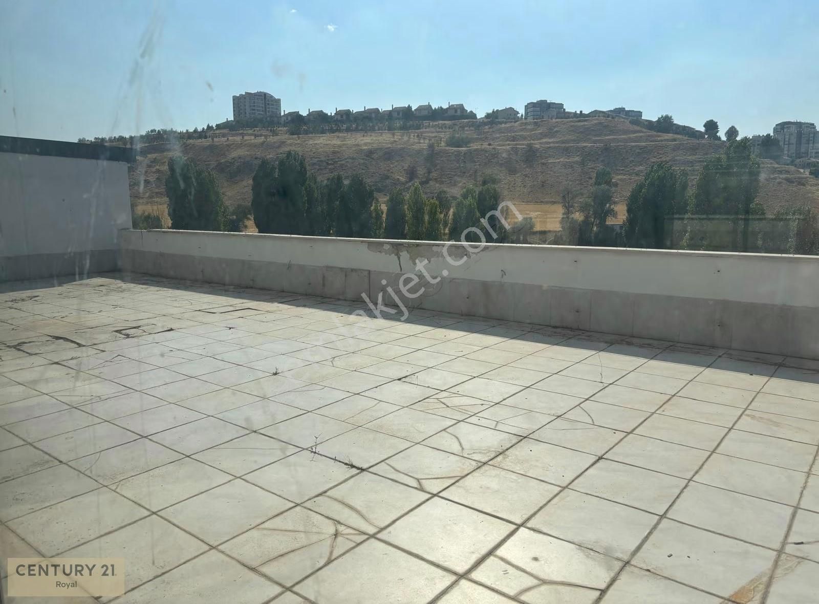 Alacaatlı Caddesinde Kiralık Manzaralı Teras Katı Ofis/iş Yeri