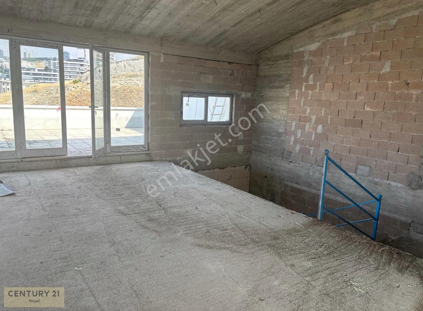 Alacaatlı Caddesinde Kiralık Manzaralı Teras Katı Ofis/iş Yeri - Görsel 3