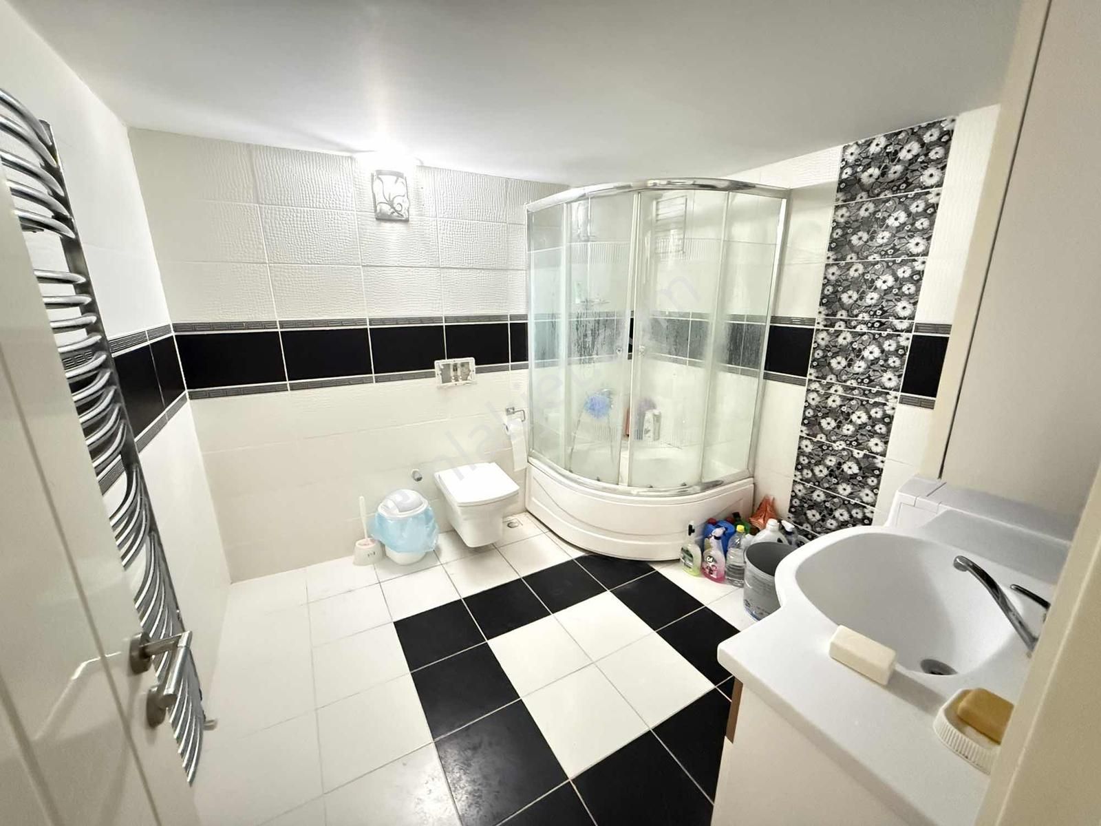 İstiklal Caddesi Üzeri 220 M² Geniş 4+1 Yenilenmiş Ara Kat Daire - Görsel 5