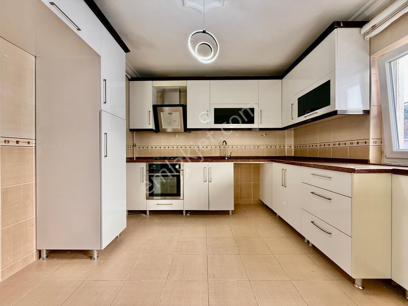 Kalecik Emlak'tan Protokol Yolu Yakını Ara Kat Geniş 3+1 Daire