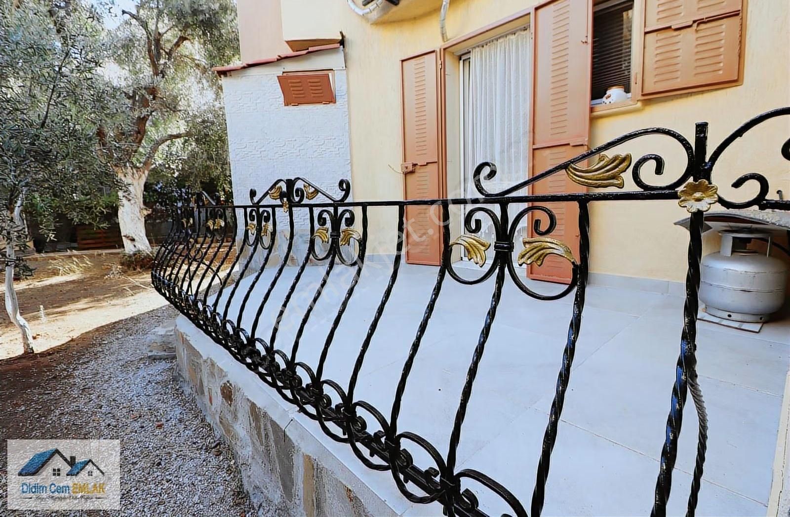 Akbük' Te Müstakil Girişli Bahçeli Satılık 3+1 Triplex Villa - Görsel 27