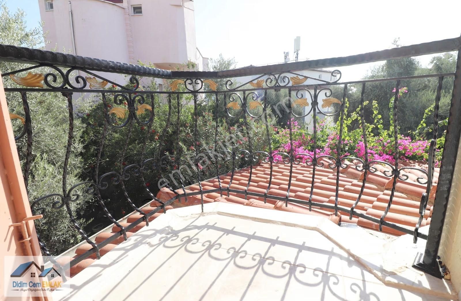 Akbük' Te Müstakil Girişli Bahçeli Satılık 3+1 Triplex Villa - Görsel 3