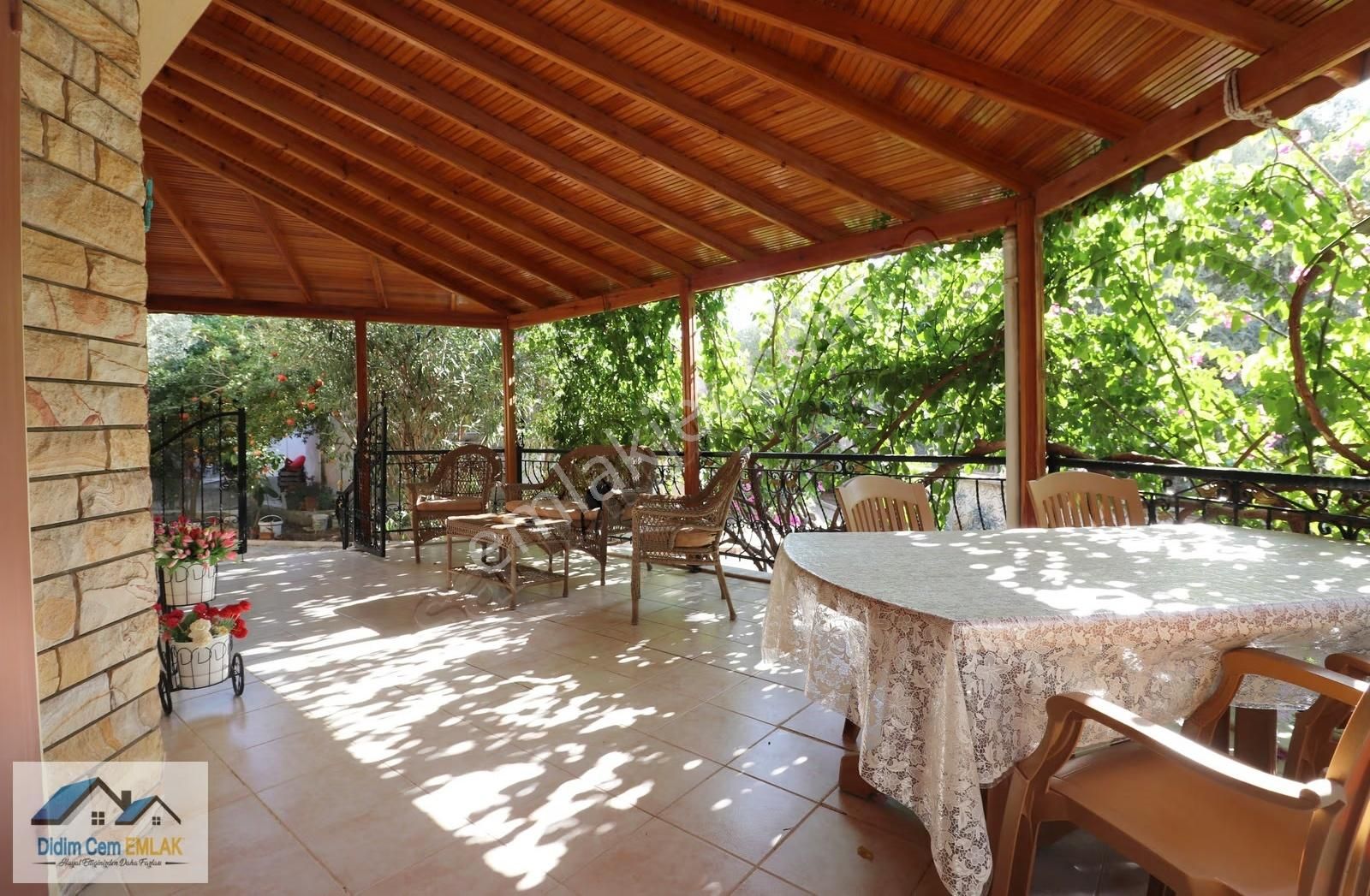 Akbük' Te Müstakil Girişli Bahçeli Satılık 3+1 Triplex Villa - Görsel 8