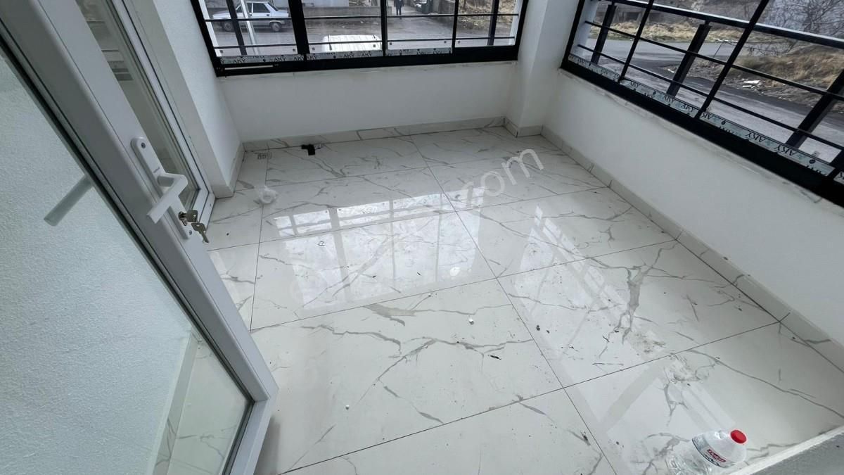 Merkezi Lokasyonlu Şık Ve Muhteşem Tasarımlı 4+1 Satılık Daire - Görsel 20