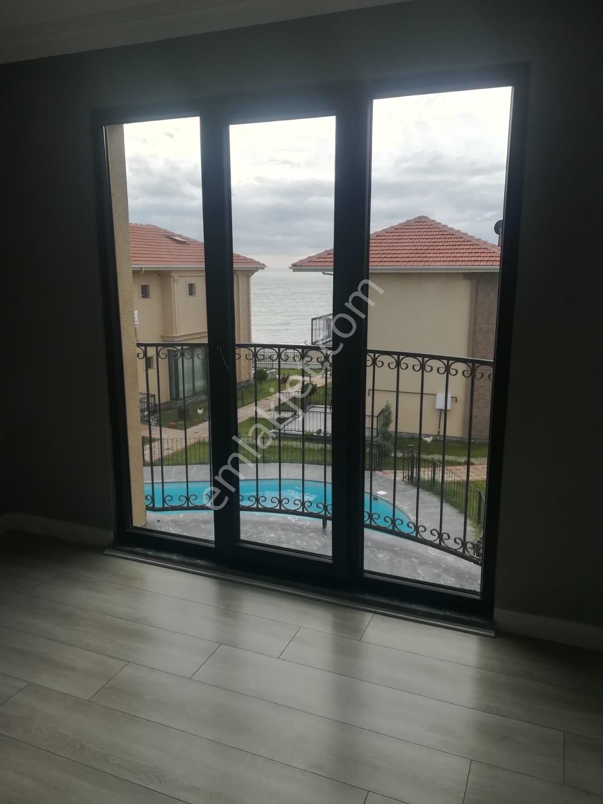 Büşra Gayrimenkulden Satılık Yazlık Villa Denize Sıfır 4 Villadan Oluşan Site 445m2 Arsası - Görsel 7