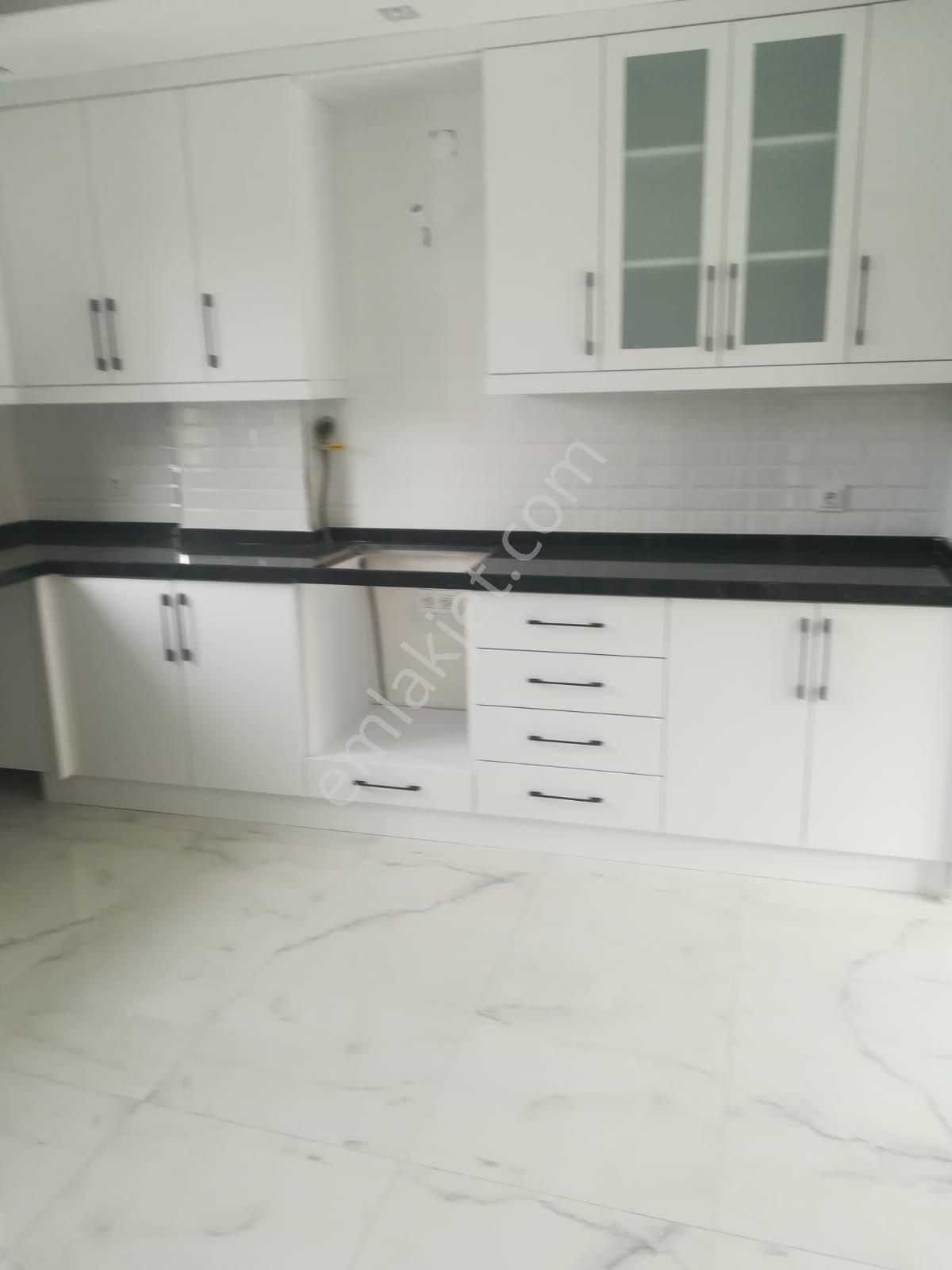 Büşra Gayrimenkulden Satılık Yazlık Villa Denize Sıfır 4 Villadan Oluşan Site 445m2 Arsası - Görsel 12