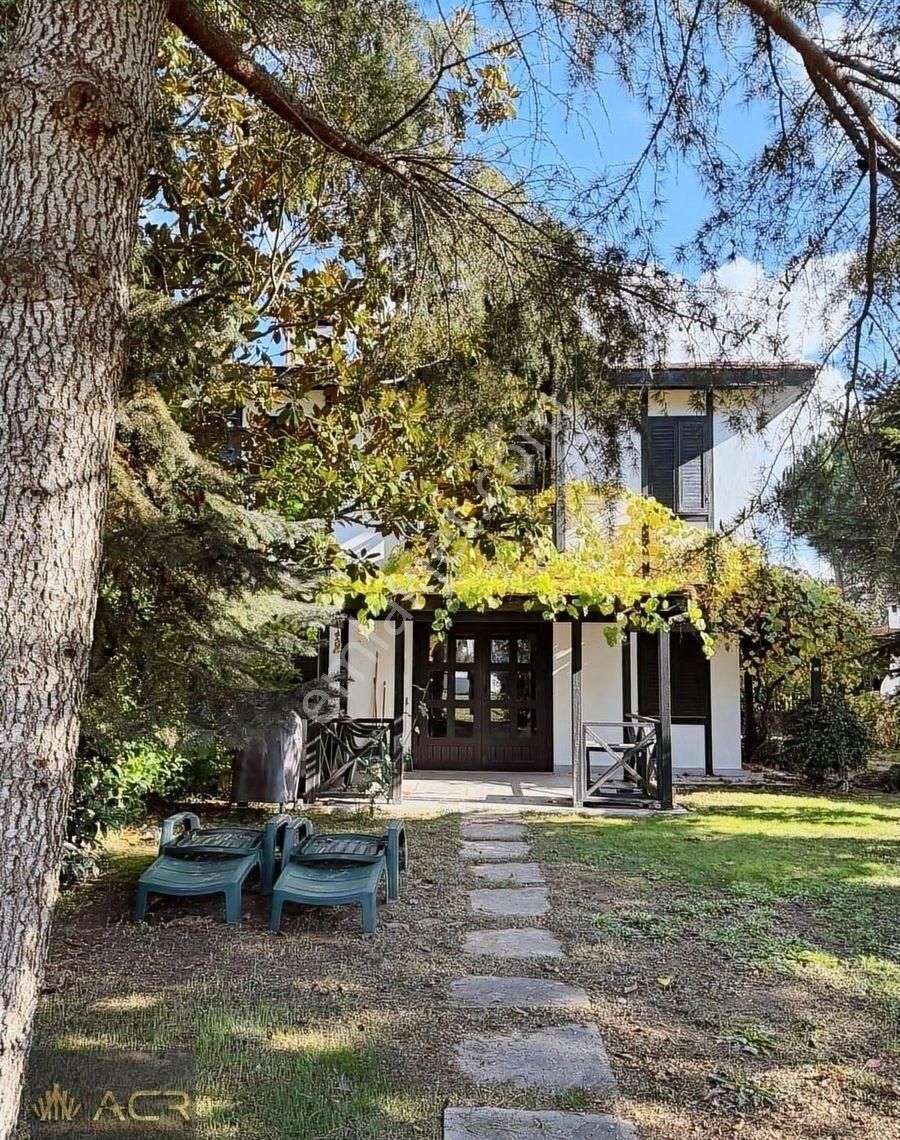 Şile Çavuşta Özel Mimari Havuzlu Nehir Sitesinde Satılık Villa