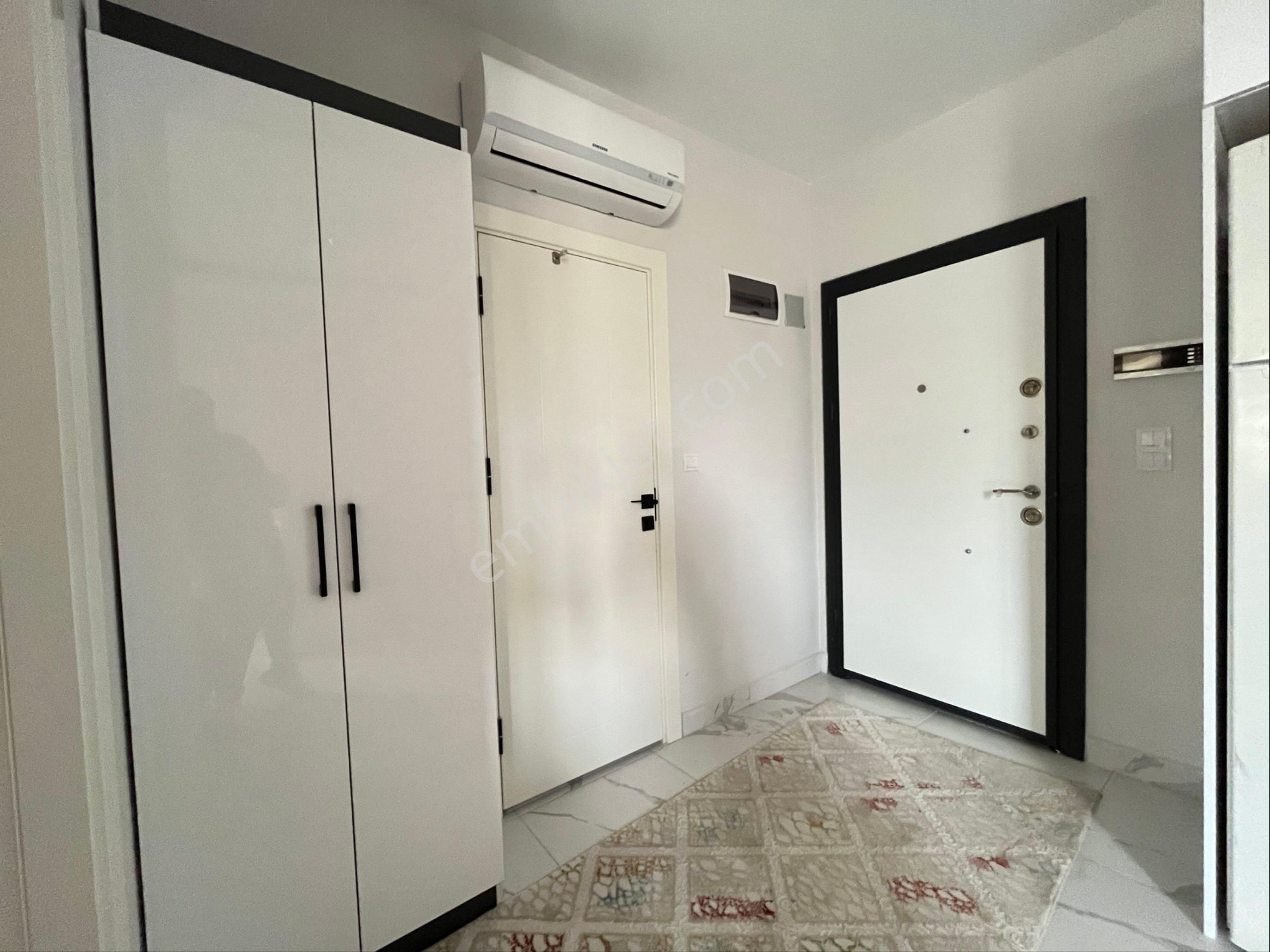 Avsallar Mahallesinde İskanlı Sitede Deniz Manzaralı 1+1 Satılık Daire