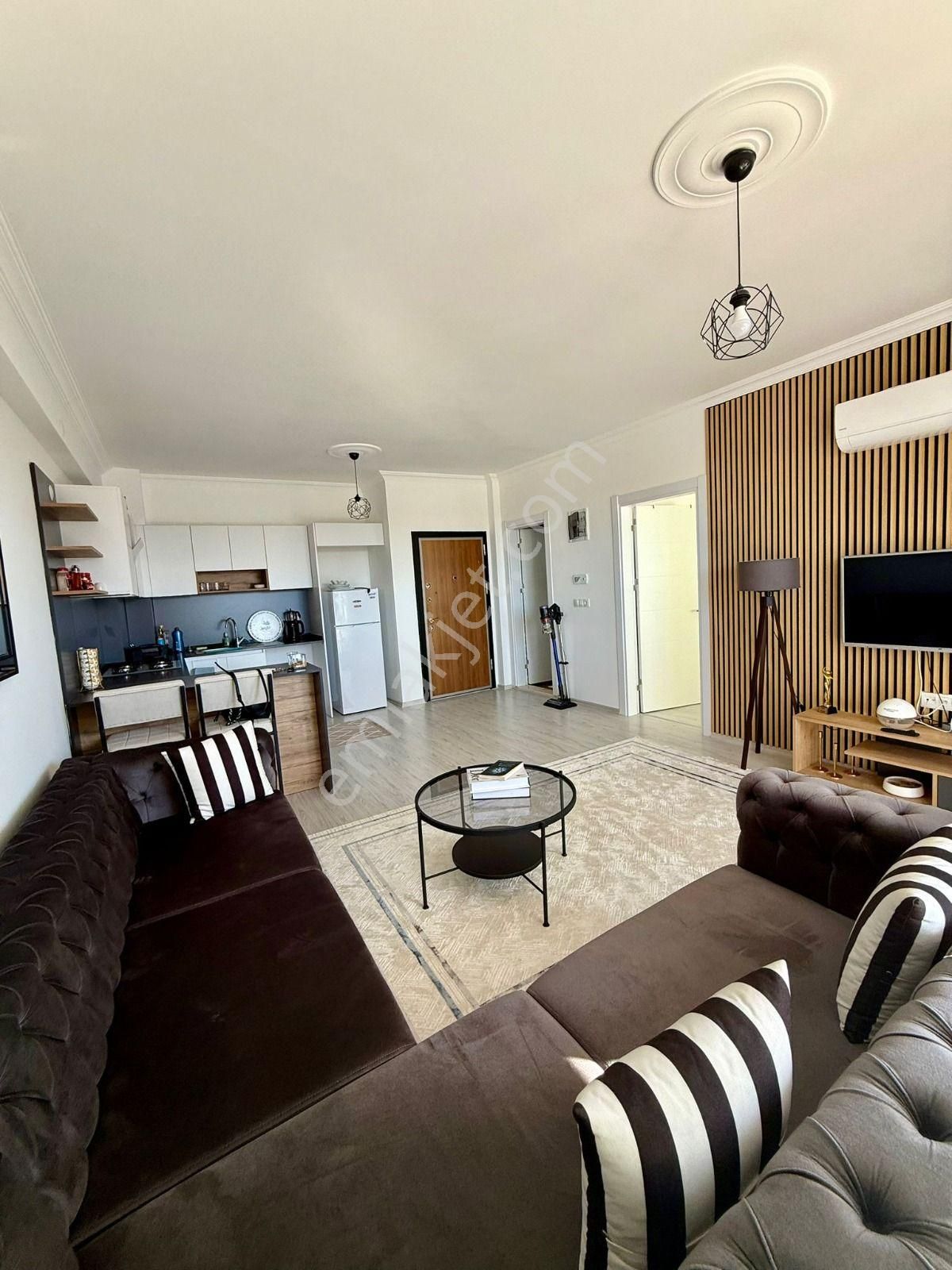 İki Çeşmelik Mahallesinde Havuzlu Site De Eşyalı Satılık Fırsat 1+1 Daire !! - Görsel 2