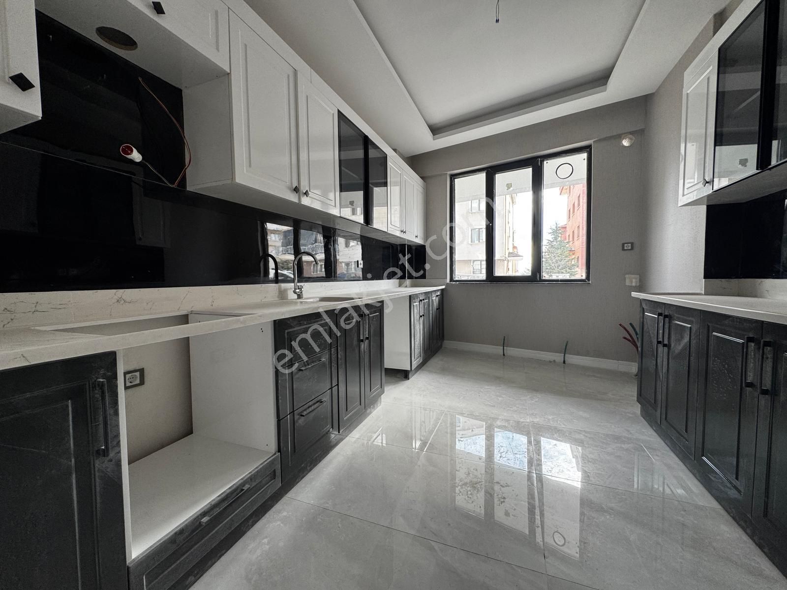 Sancaktepe'de 3+1 Oturuma Hazır Yapılı Sıfır Daire