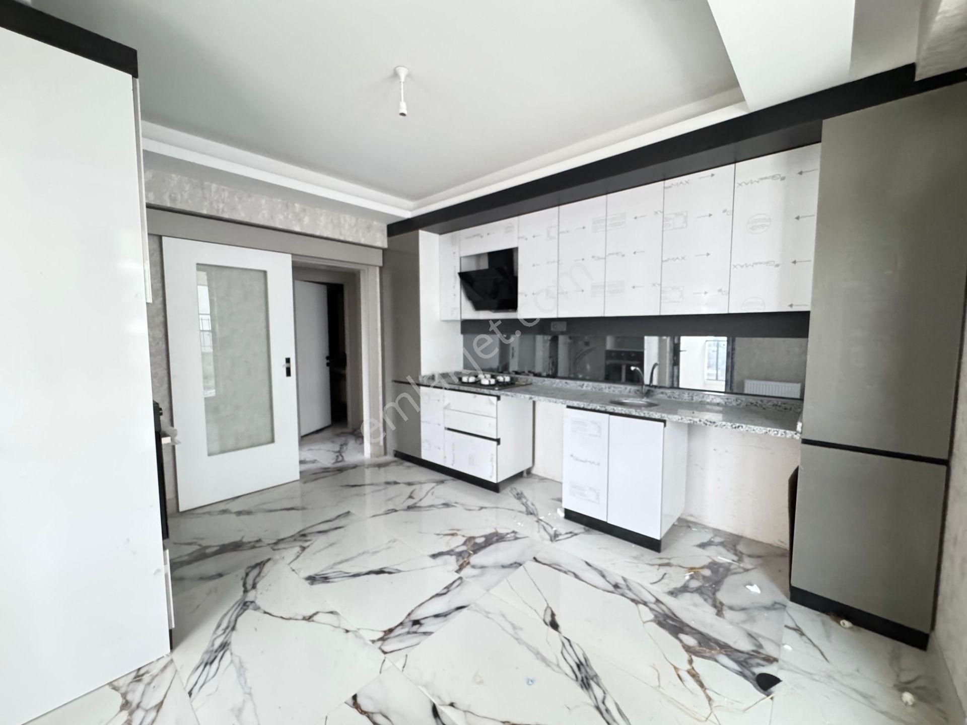 Yenikent Fevzi Çakmak Mh'de 3+1 Ebeveyn Banyolu Satılık Daire