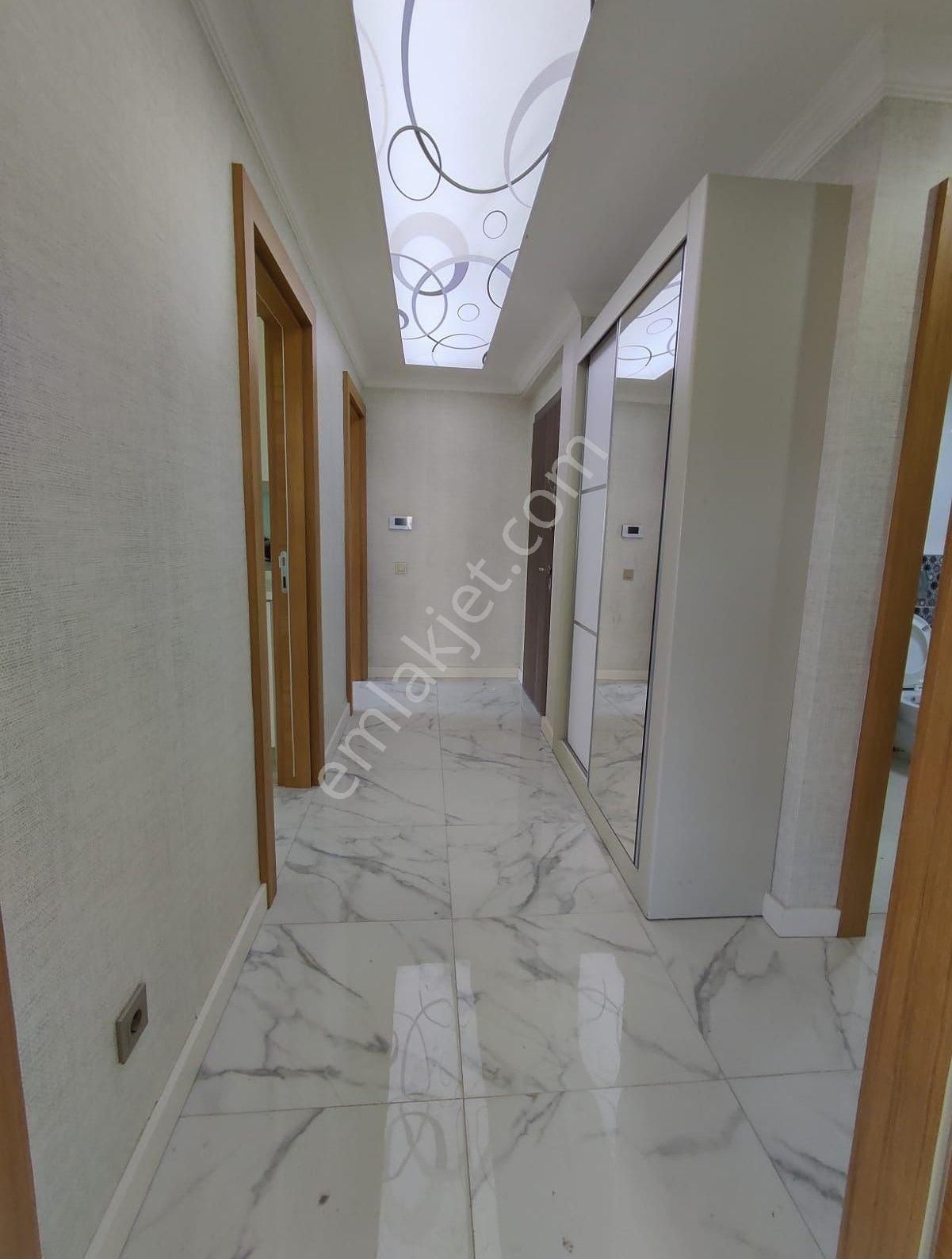 Yüzme Havuzlu Ayrı Mutfaklı Ebeveyn Banyolu Cam Balkonlu Lüks Sitede Geniş 2+1 - Görsel 5