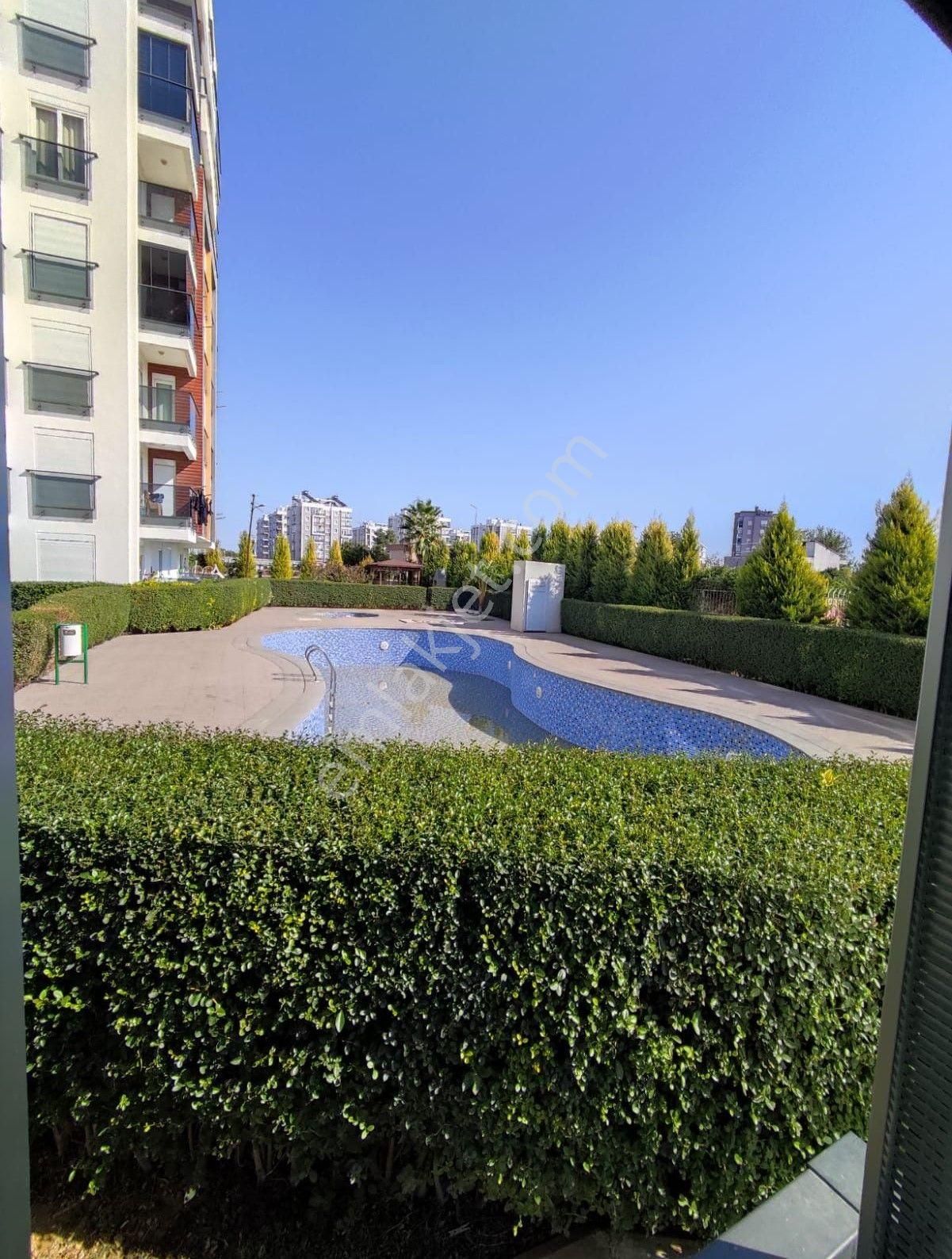 Yüzme Havuzlu Ayrı Mutfaklı Ebeveyn Banyolu Cam Balkonlu Lüks Sitede Geniş 2+1 - Görsel 12