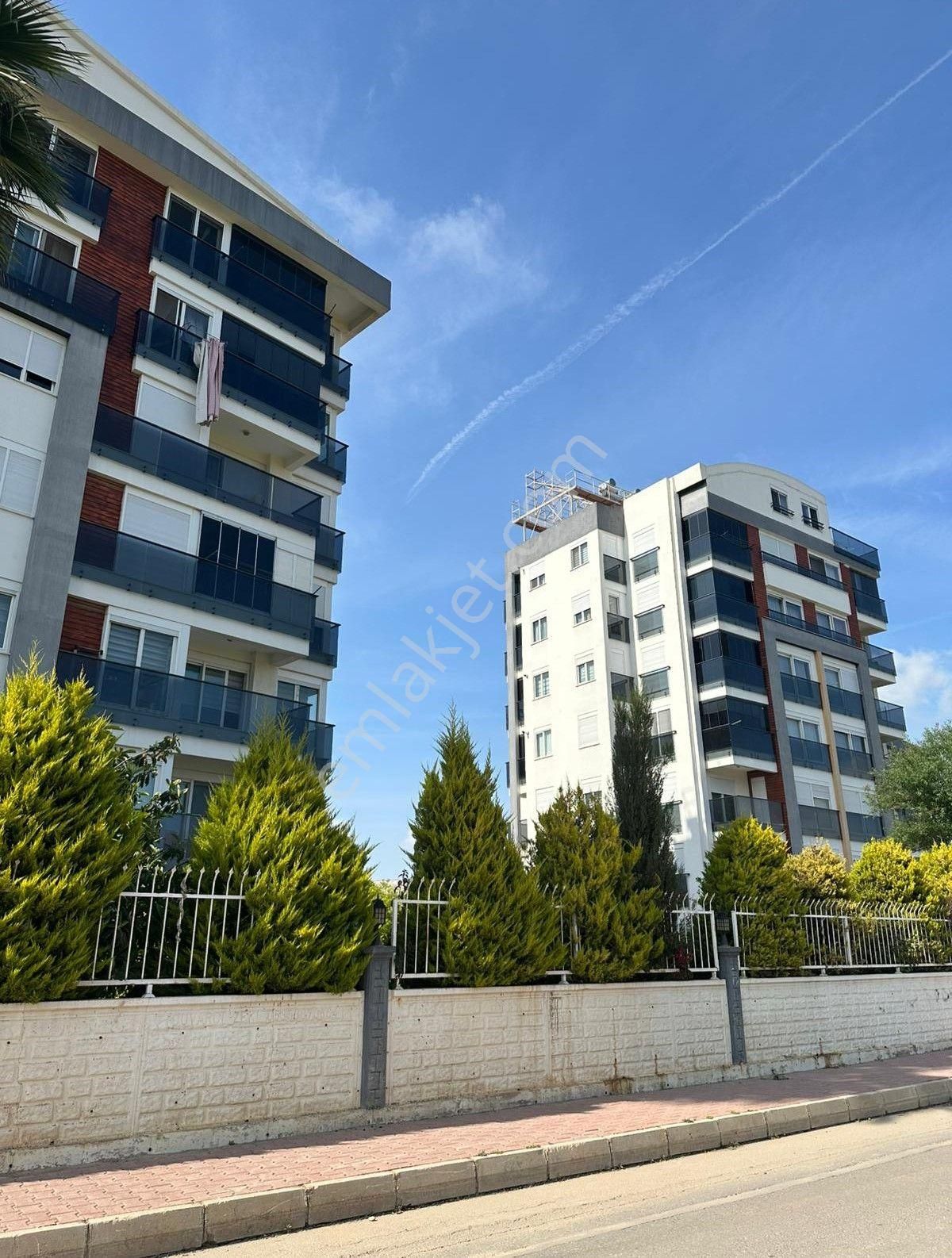 Yüzme Havuzlu Ayrı Mutfaklı Ebeveyn Banyolu Cam Balkonlu Lüks Sitede Geniş 2+1 - Görsel 14