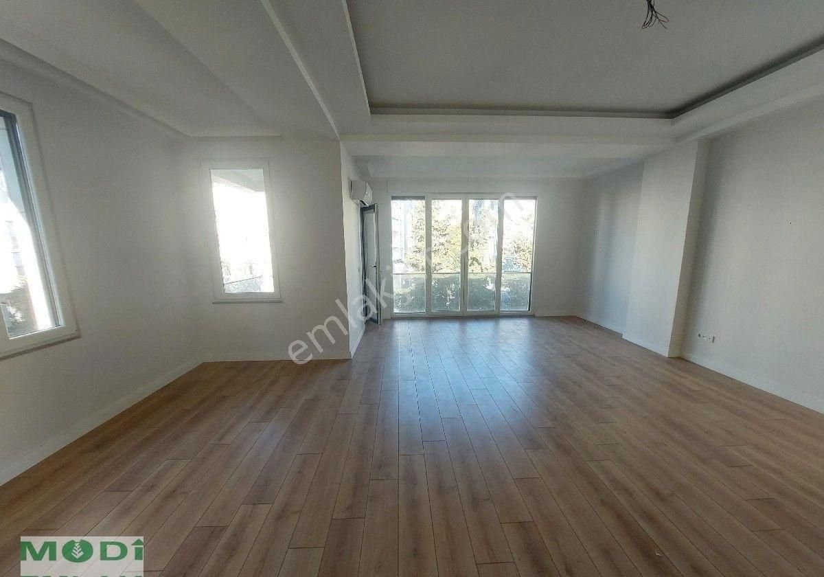 Koşuyolu Kapalı Otoparklı Asansörlü Satılık 4+1 Sıfır Dubleks