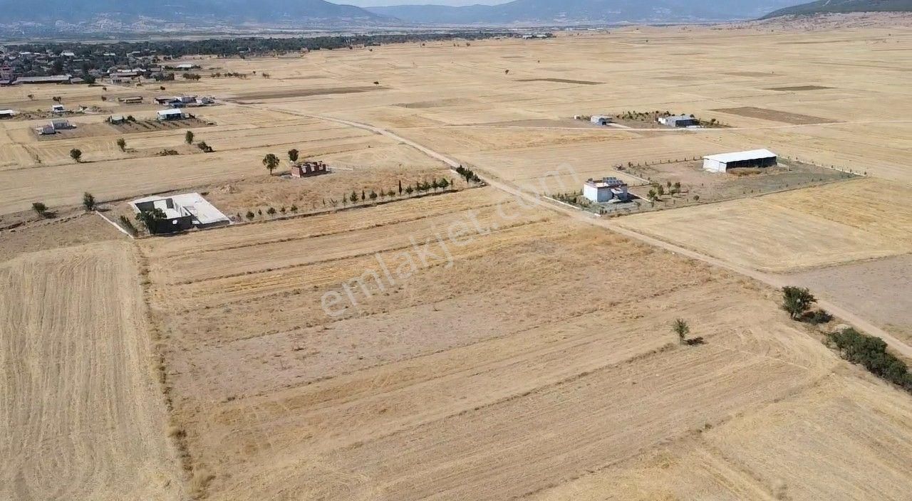 Antalya Korkuteli Bozova Mah. 1.872 M2 Resmi Yolu Var - Görsel 7