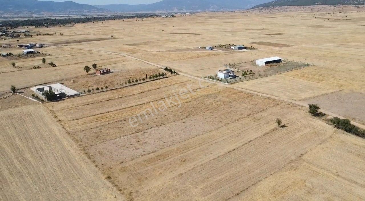 Antalya Korkuteli Bozova Mah. 1.872 M2 Resmi Yolu Var - Görsel 3