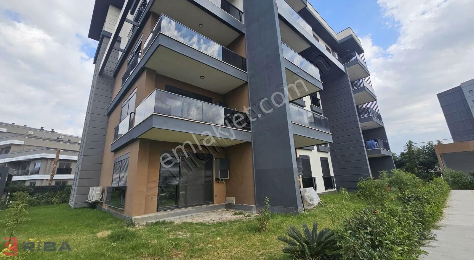 Sibel Oskanbaş'tan Bahçe Kullanımlı Geniş Daire - Görsel 13