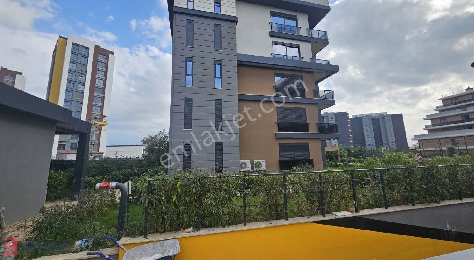 Sibel Oskanbaş'tan Bahçe Kullanımlı Geniş Daire - Görsel 18