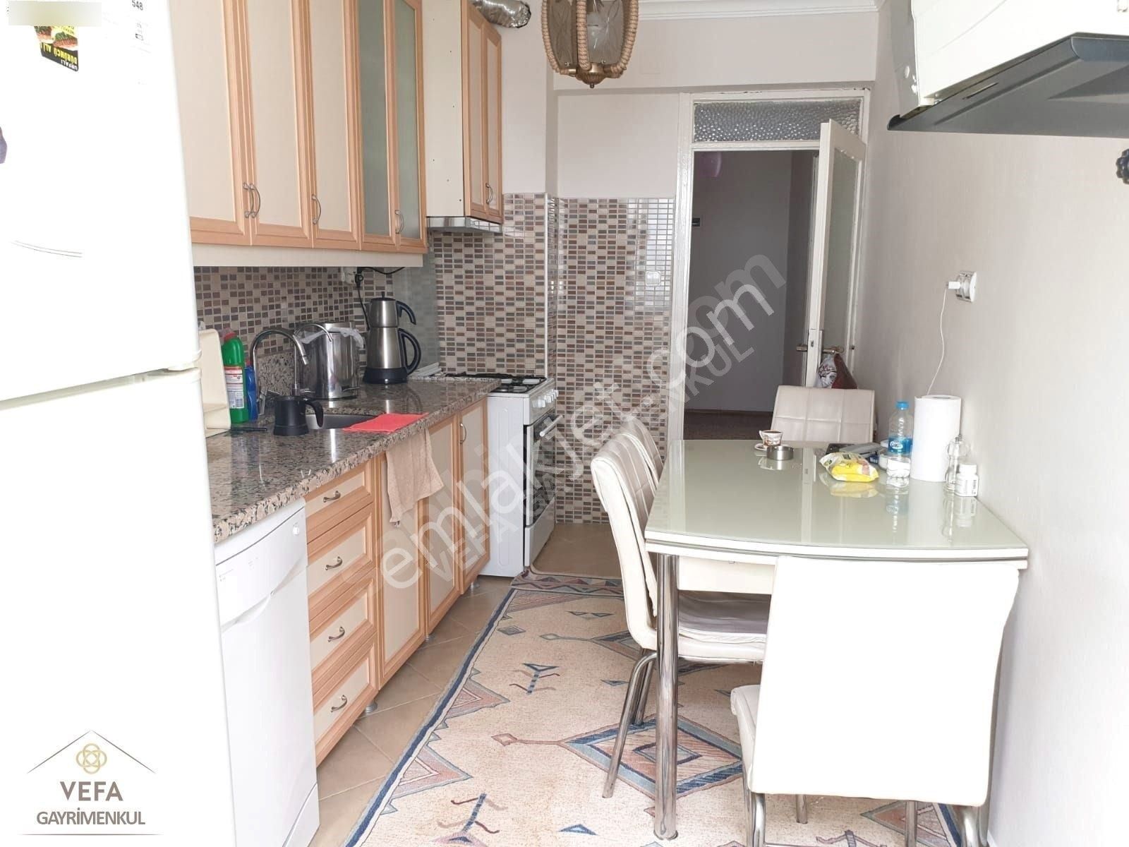 Marmaris Kemeraltı Pazar Yerinde, Otoparklı Binada, Eşyalı Daire - Görsel 2