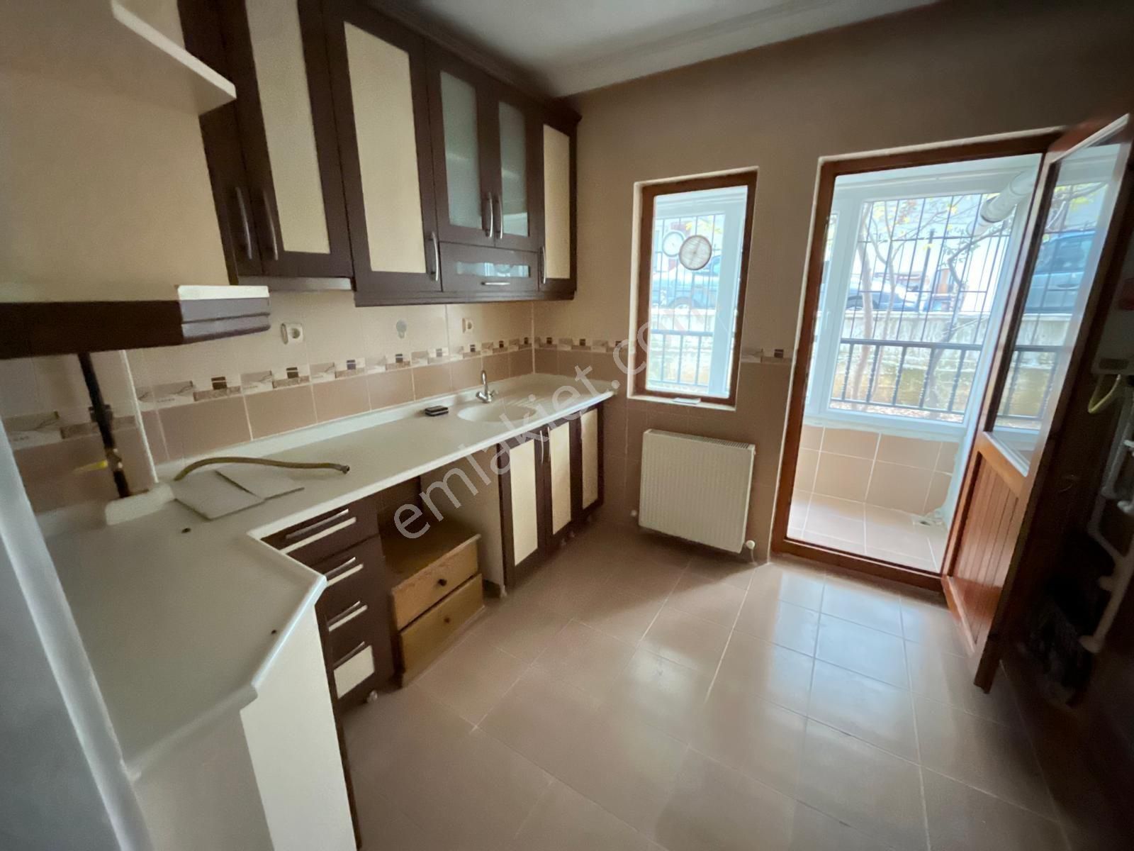 Karapürçek C.tesi Pazar Yakını 3+1 110m2 Kot Daire Kombi Petek Balkon Var - Görsel 7