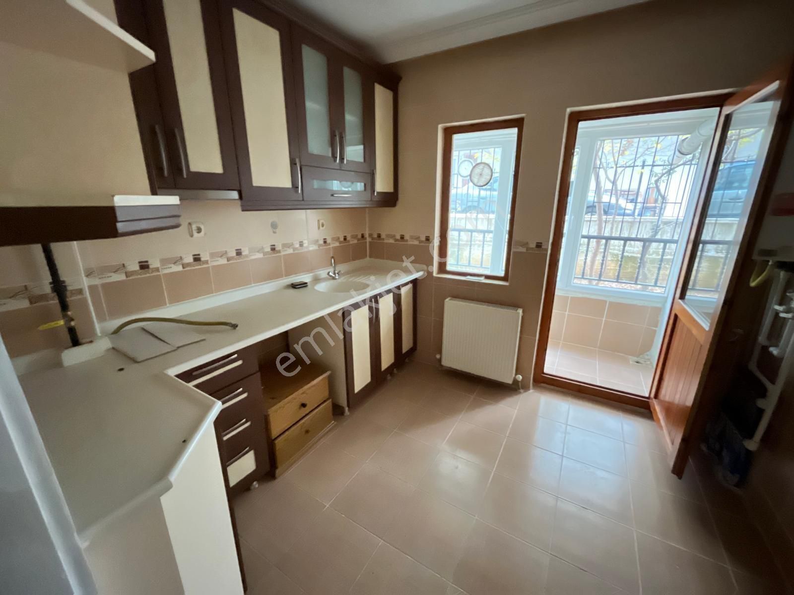 Karapürçek C.tesi Pazar Yakını 3+1 110m2 Kot Daire Kombi Petek Balkon Var - Görsel 8