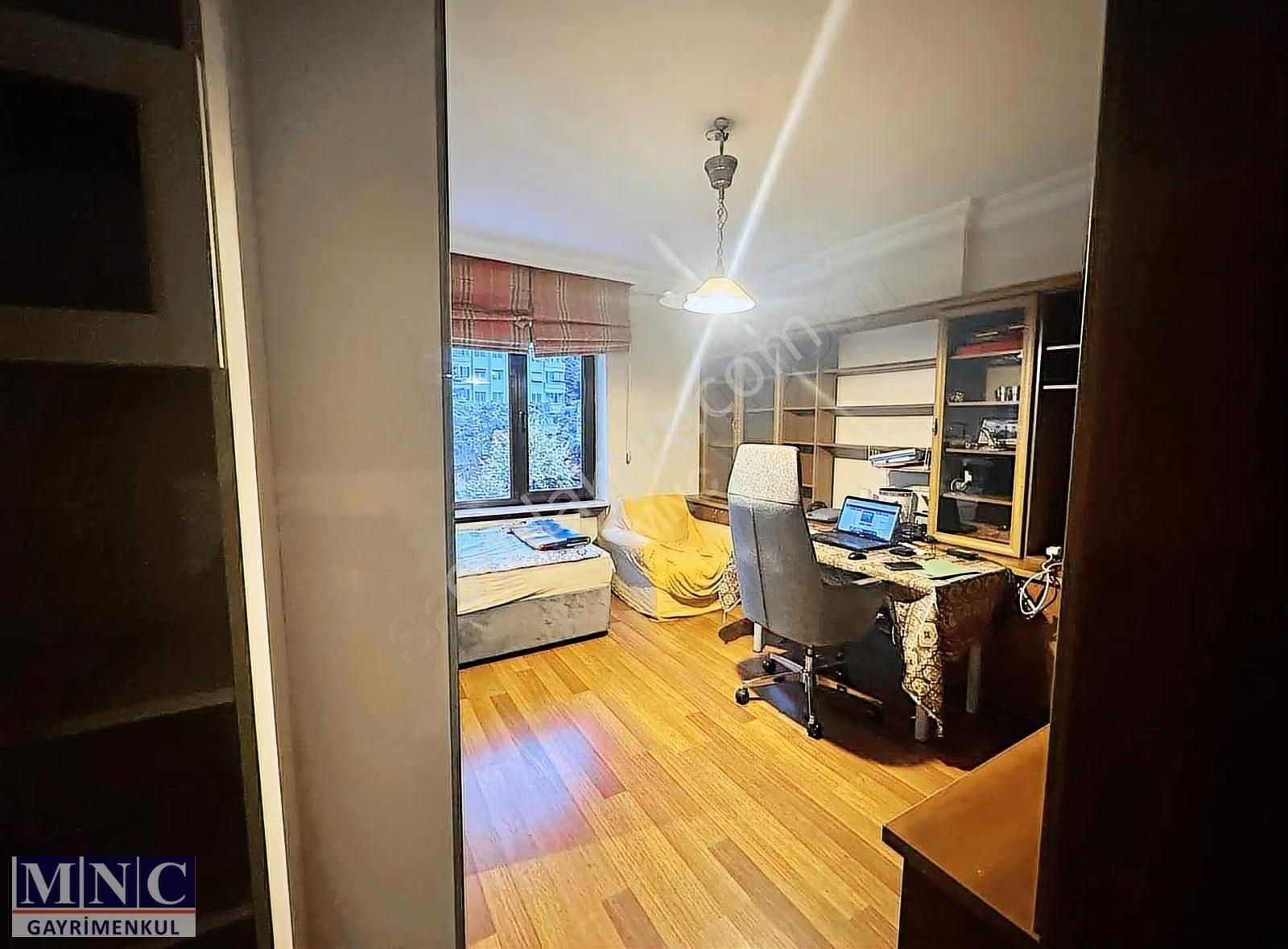 Beykoz Erguvan Evlerinde Eşyalı Boğaz Manzaralı Dubleks Daire - Görsel 10