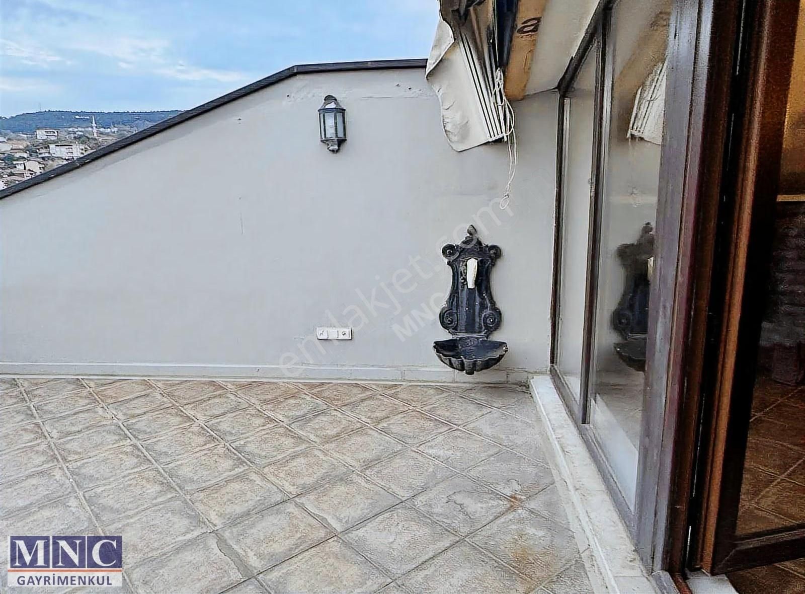 Beykoz Erguvan Evlerinde Eşyalı Boğaz Manzaralı Dubleks Daire - Görsel 9